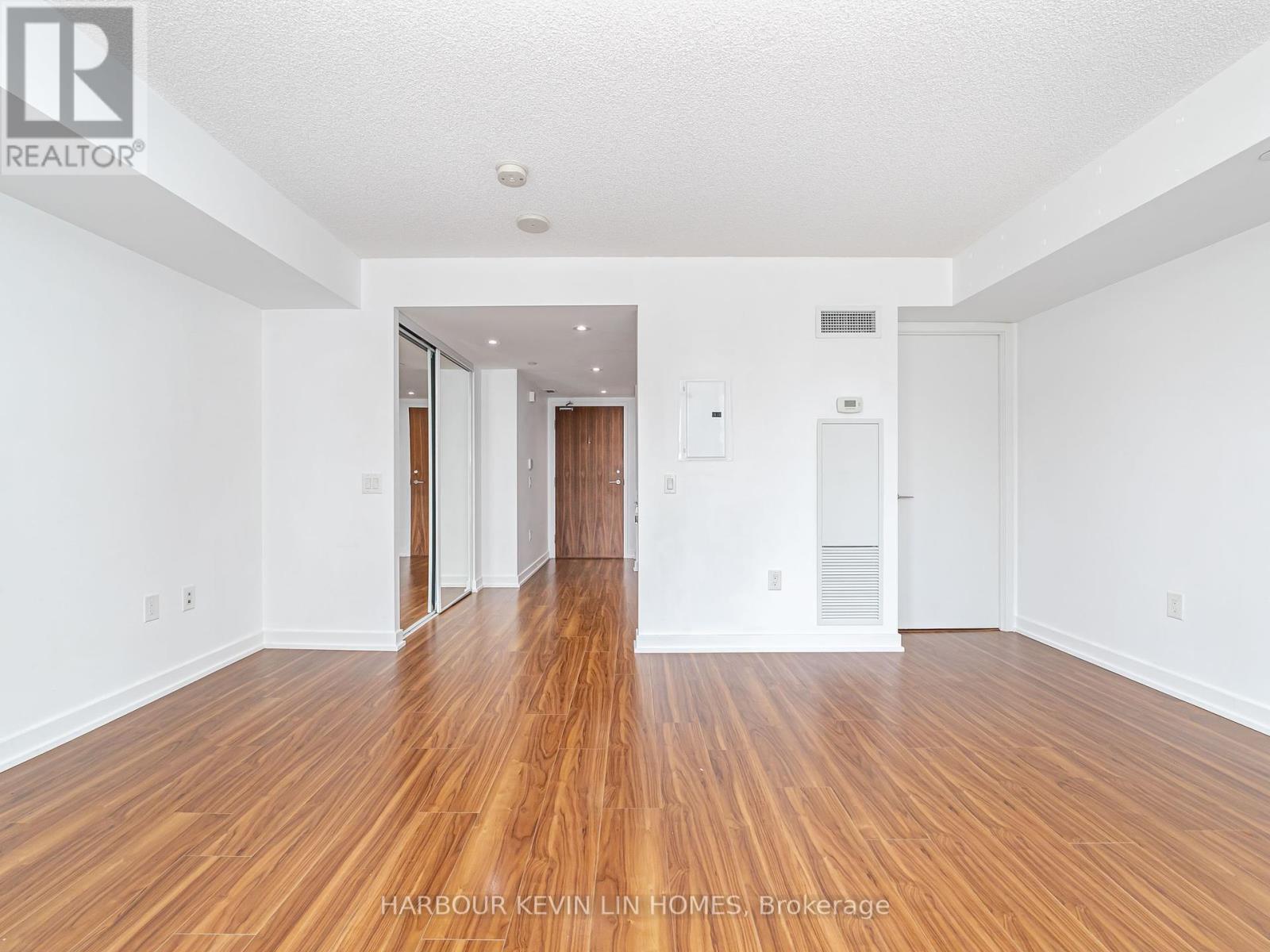 Photo 18 of 1009 75 Queens Wharf Road, Toronto ON