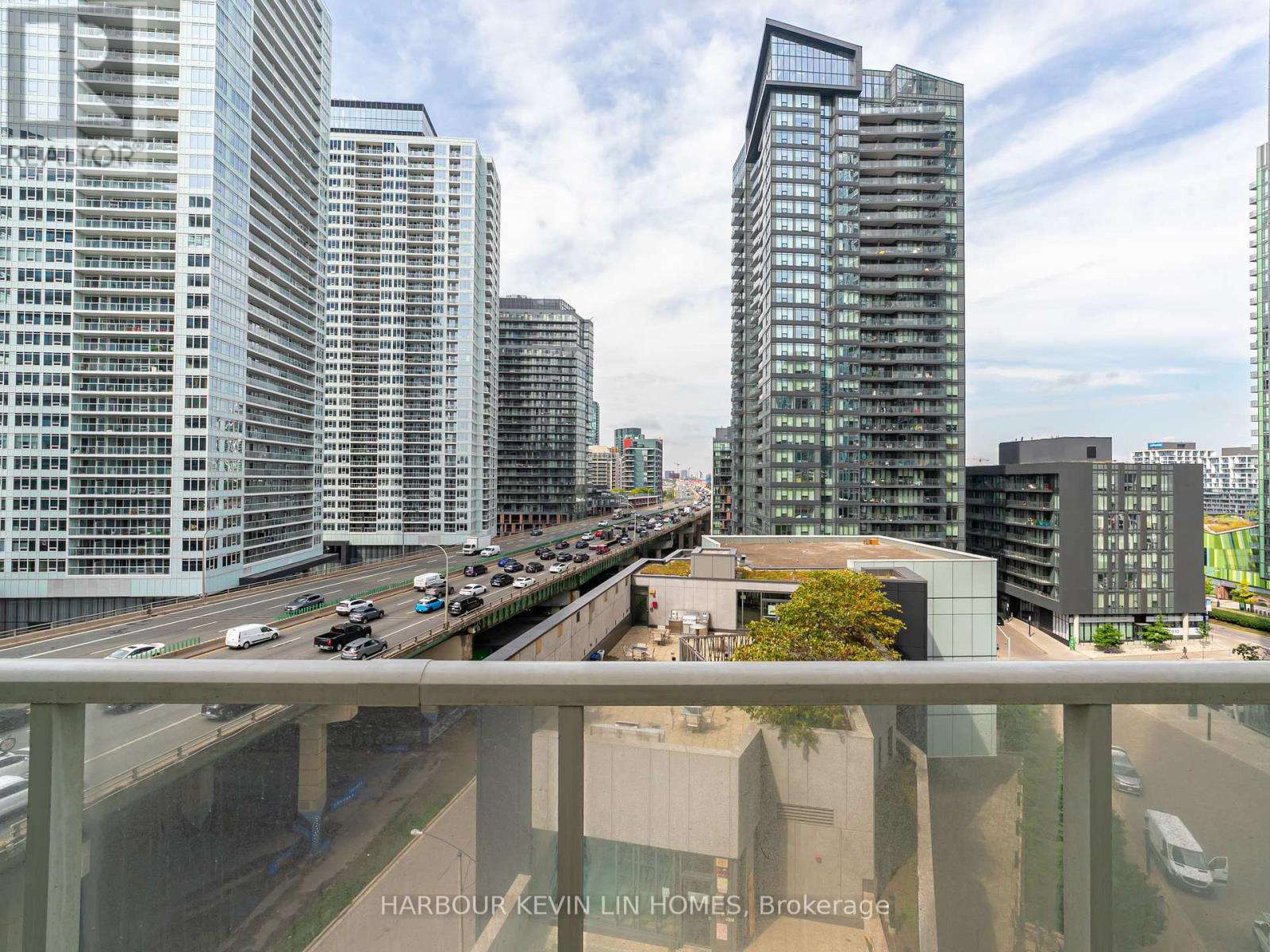 Photo 15 of 1009 75 Queens Wharf Road, Toronto ON