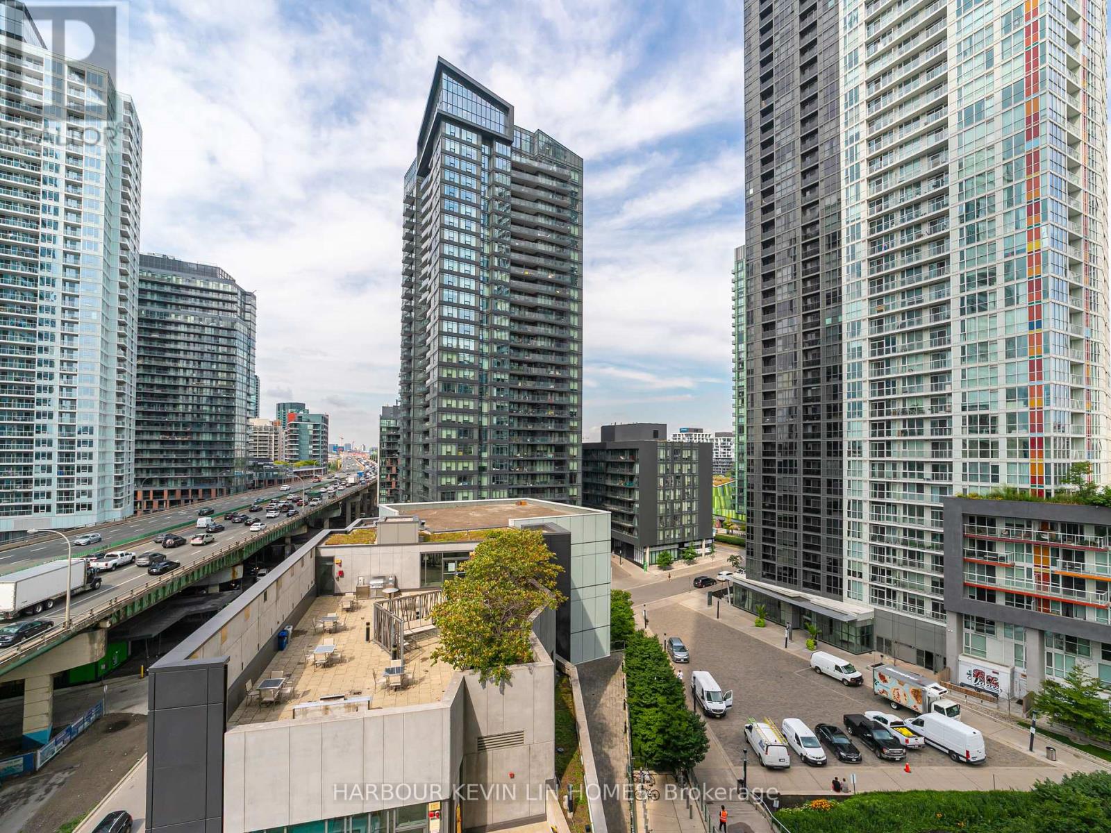 Photo 31 of 1009 75 Queens Wharf Road, Toronto ON