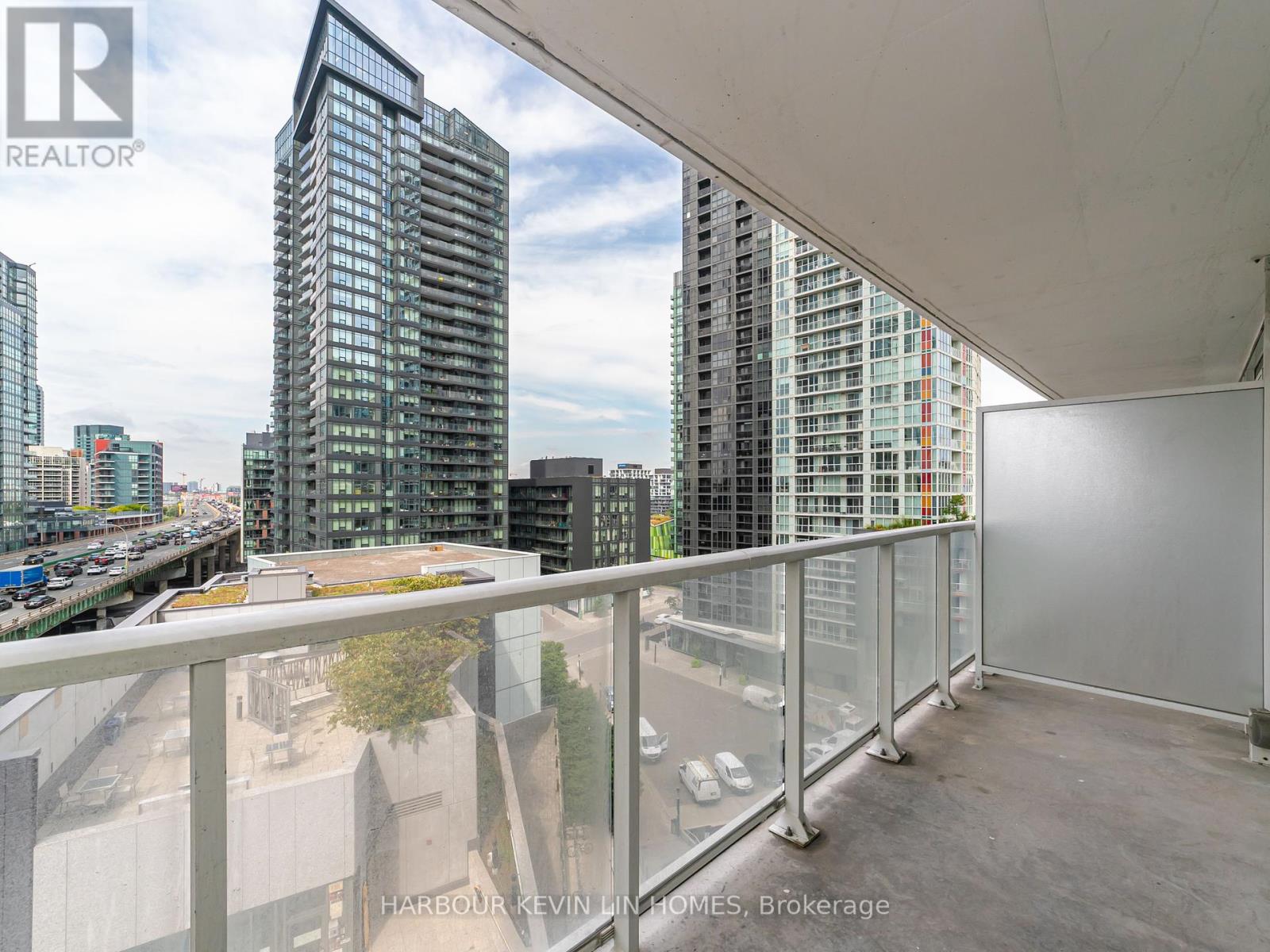 Photo 17 of 1009 75 Queens Wharf Road, Toronto ON