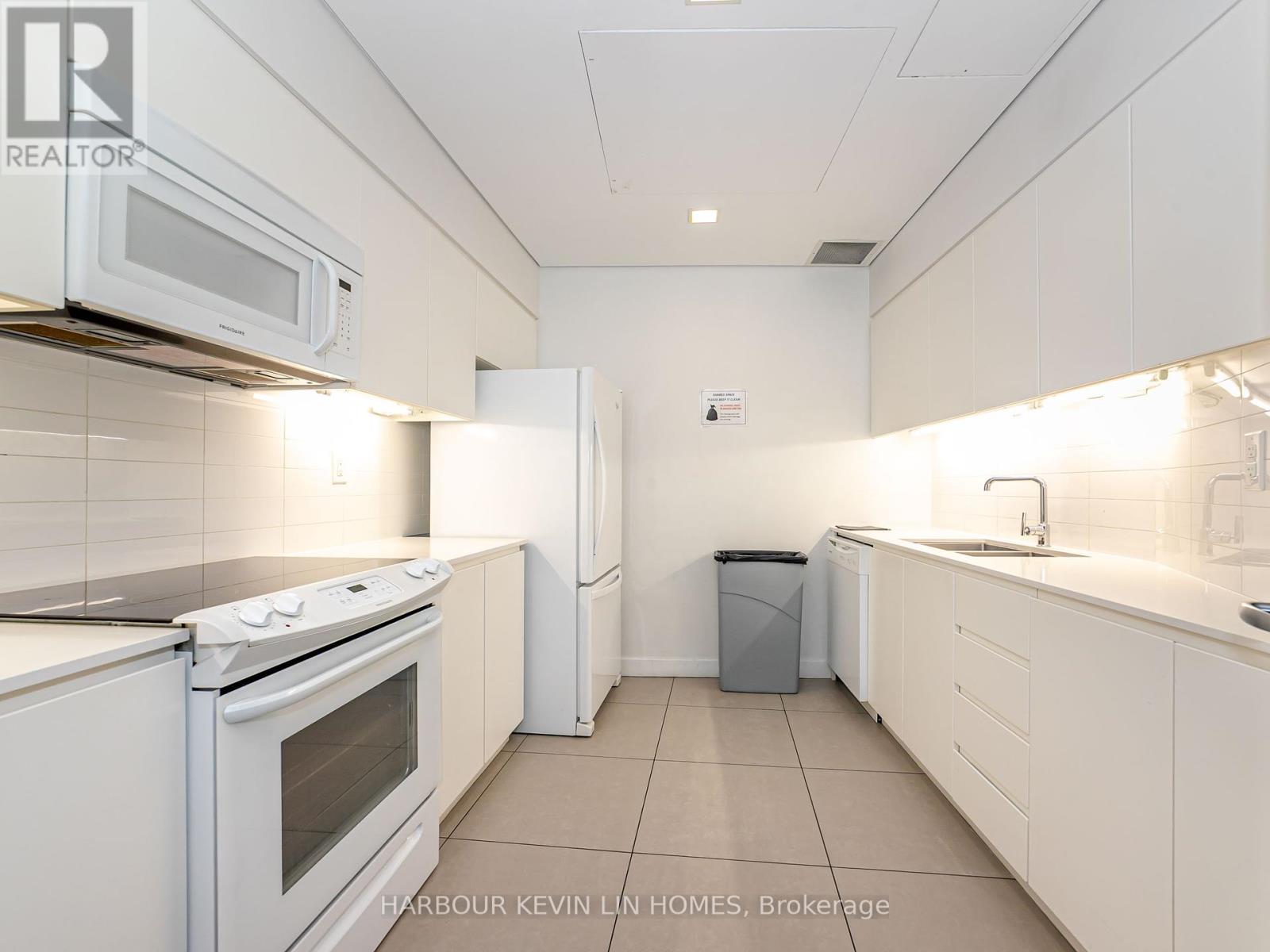 Photo 37 of 1009 75 Queens Wharf Road, Toronto ON