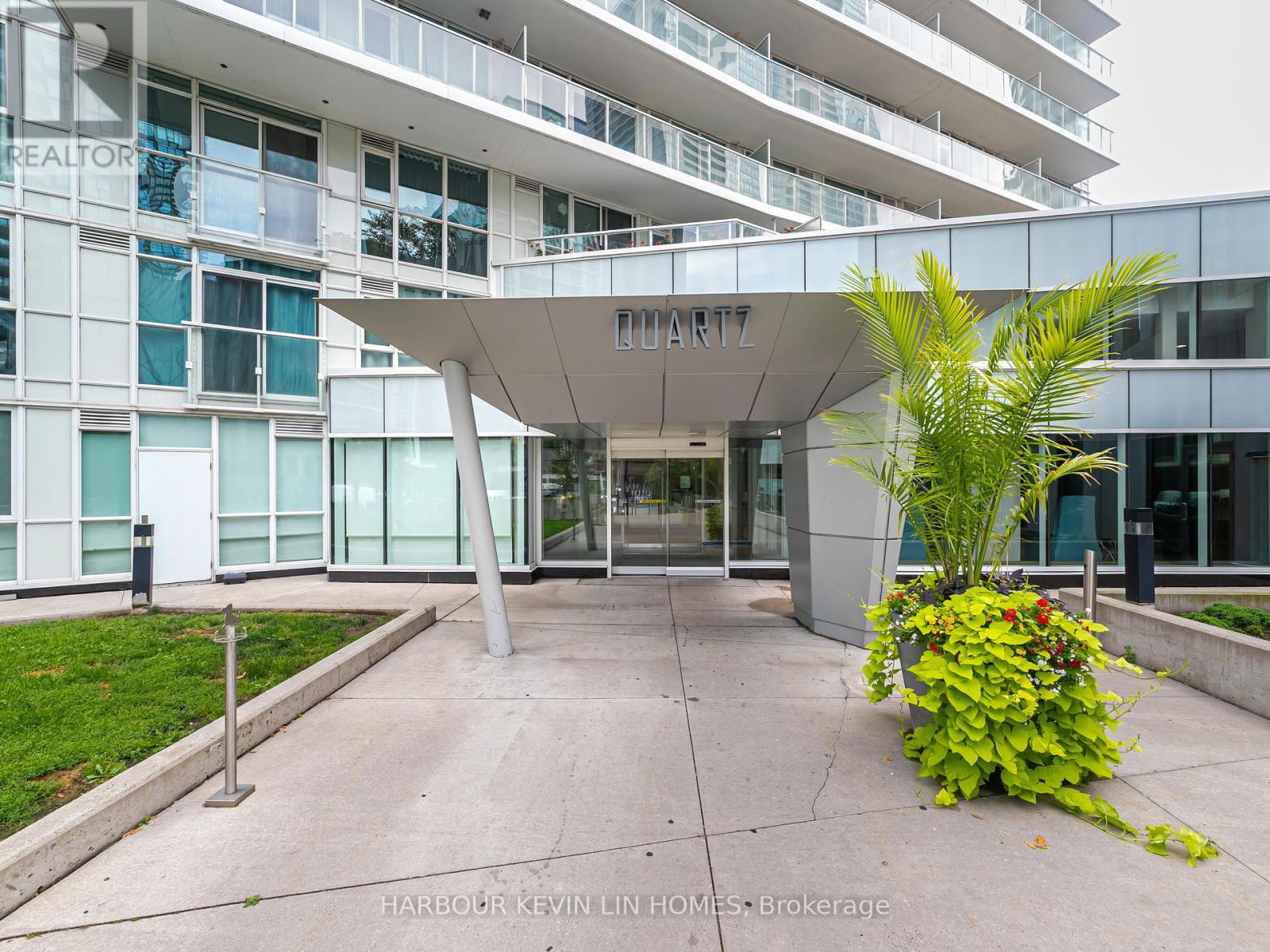Photo 36 of 1009 75 Queens Wharf Road, Toronto ON