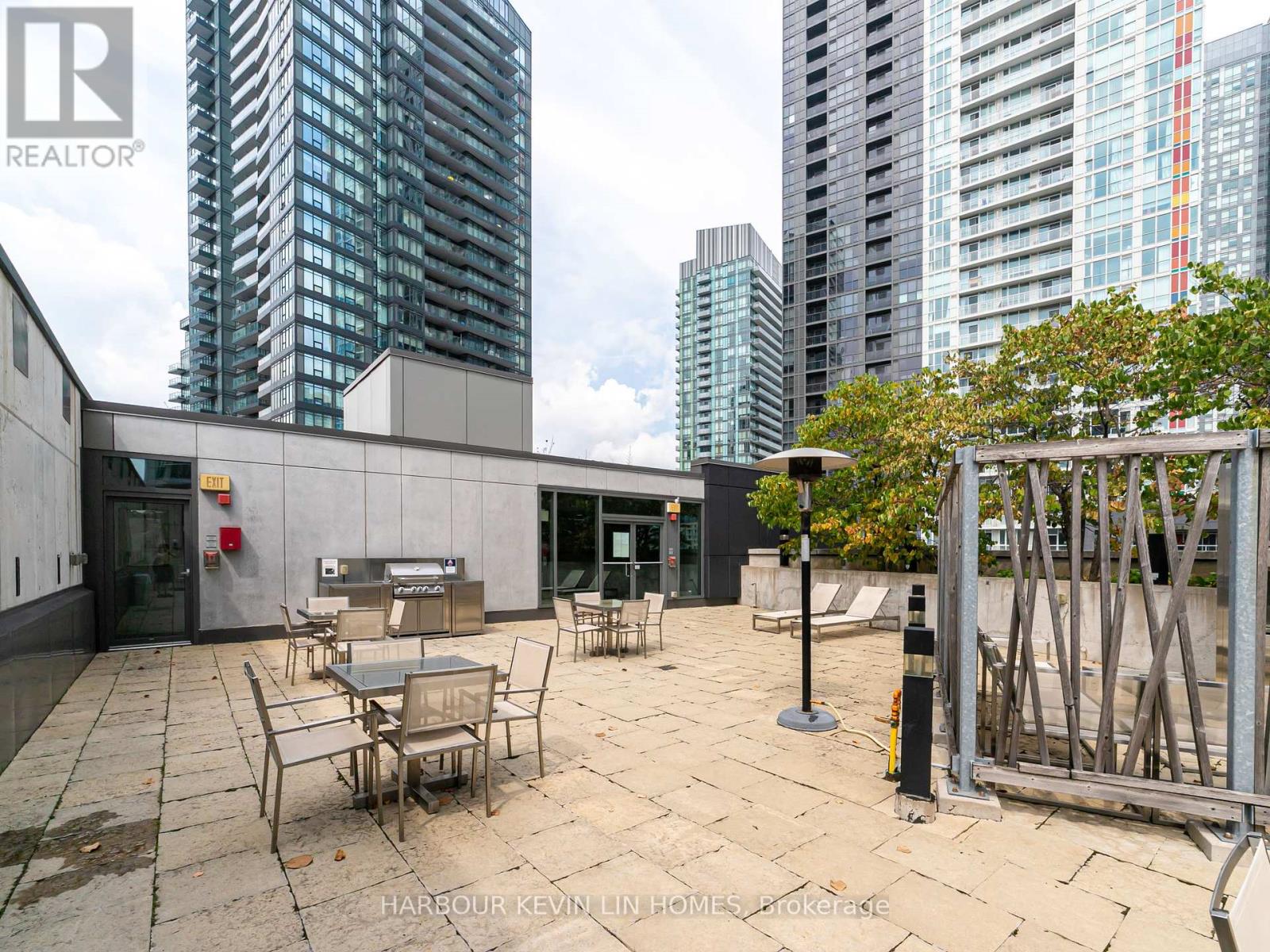 Photo 12 of 1009 75 Queens Wharf Road, Toronto ON
