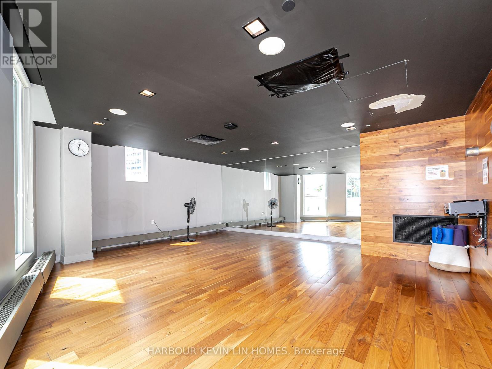 Photo 9 of 1009 75 Queens Wharf Road, Toronto ON