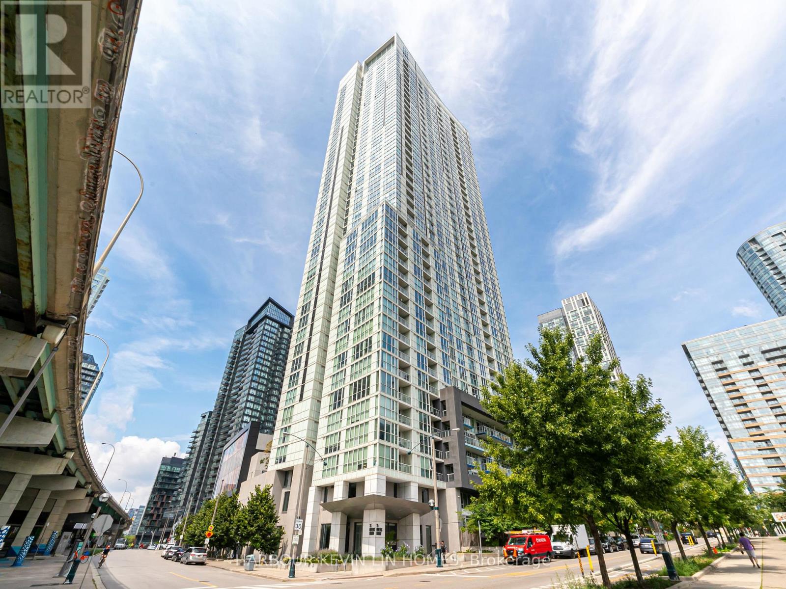 Photo 2 of 1009 75 Queens Wharf Road, Toronto ON