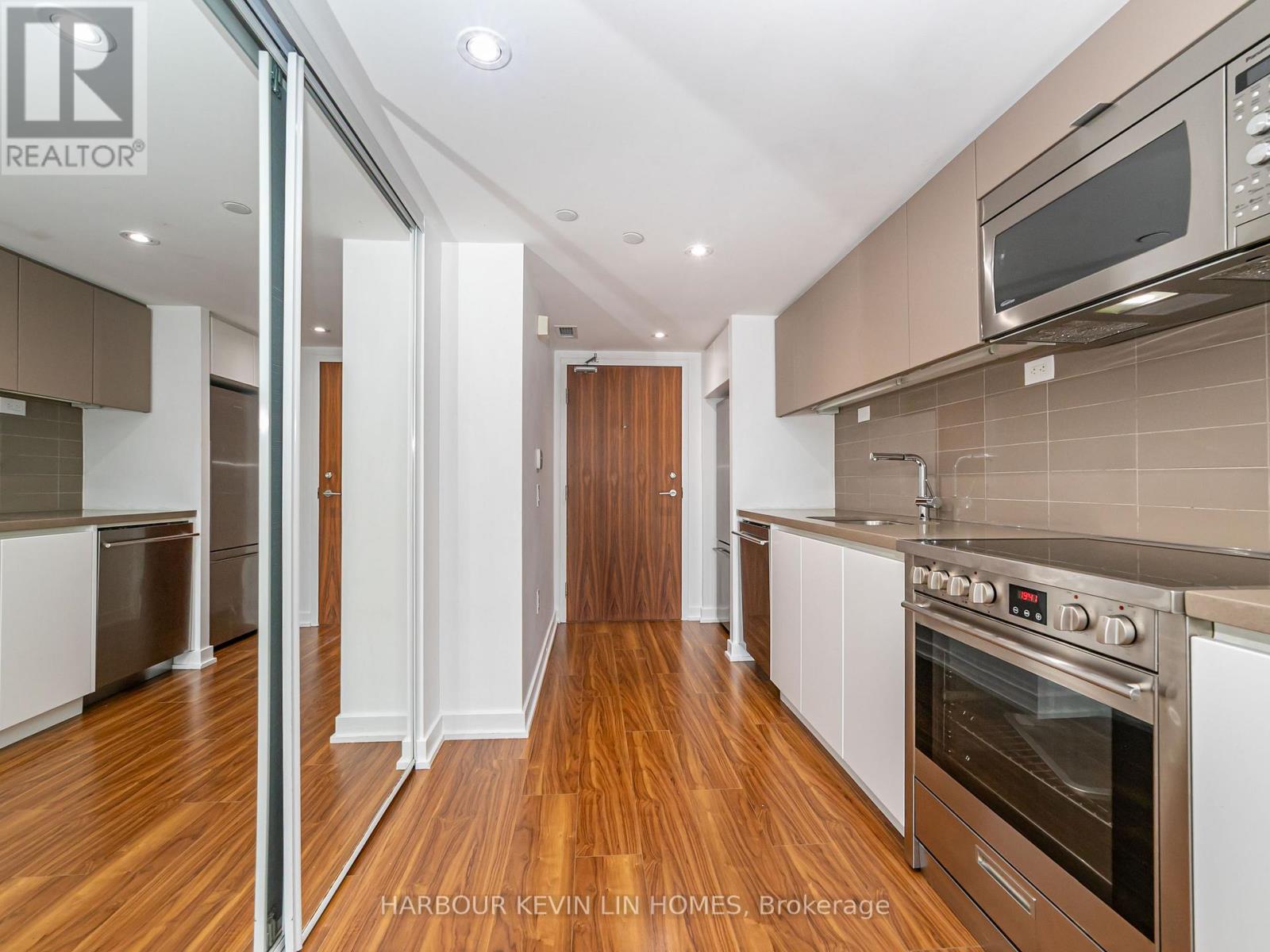 Photo 49 of 1009 75 Queens Wharf Road, Toronto ON
