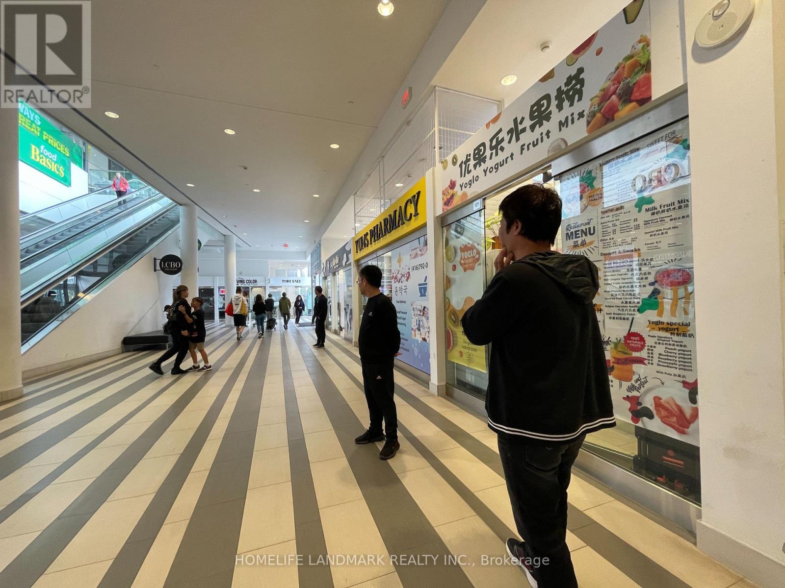 Photo 5 of 122 4750 Yonge Street, Toronto ON