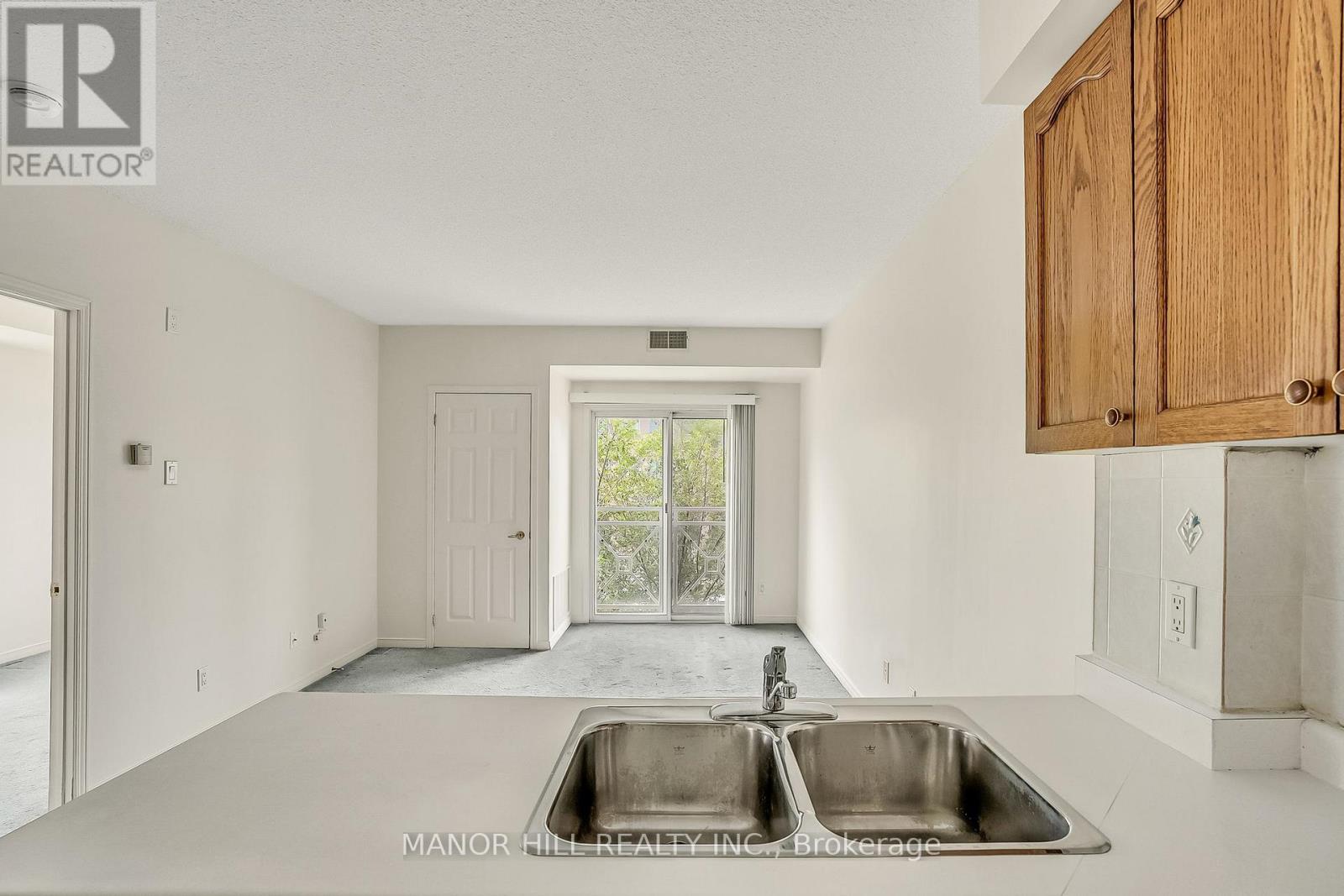 Photo 16 of 301 2351 Kennedy Road, Toronto ON
