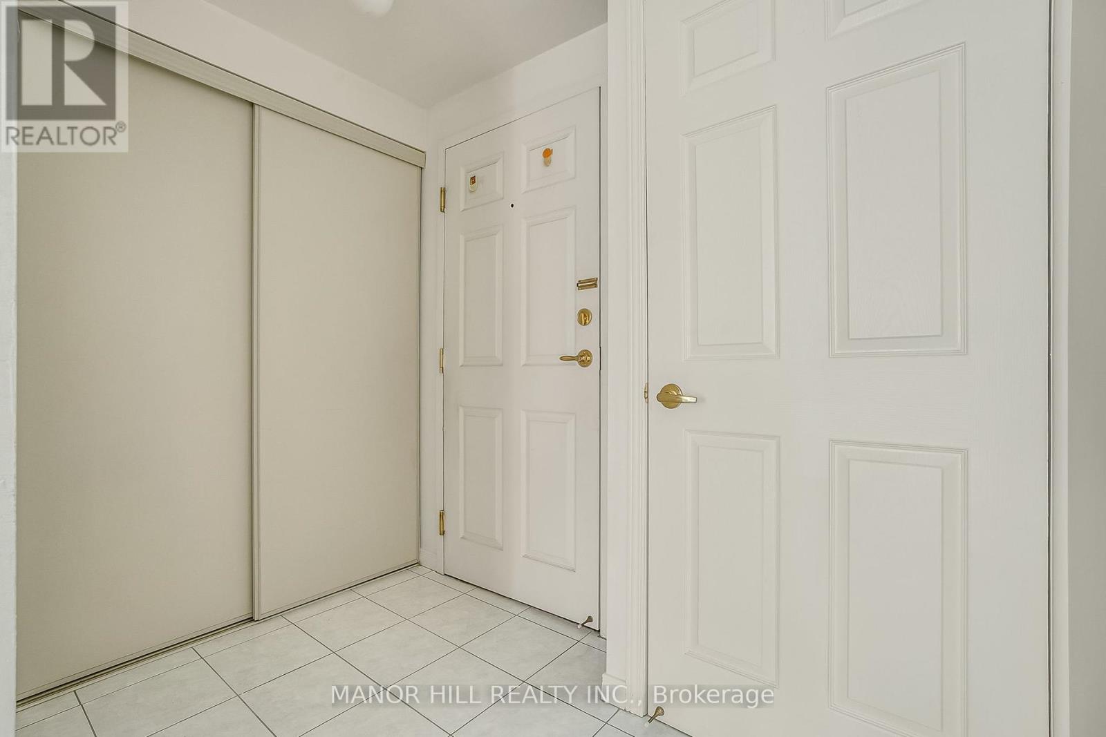 Photo 4 of 301 2351 Kennedy Road, Toronto ON