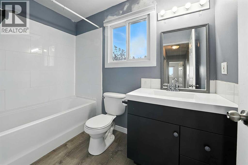 Photo 12 of 13 15 Stanton Street, Red Deer AB