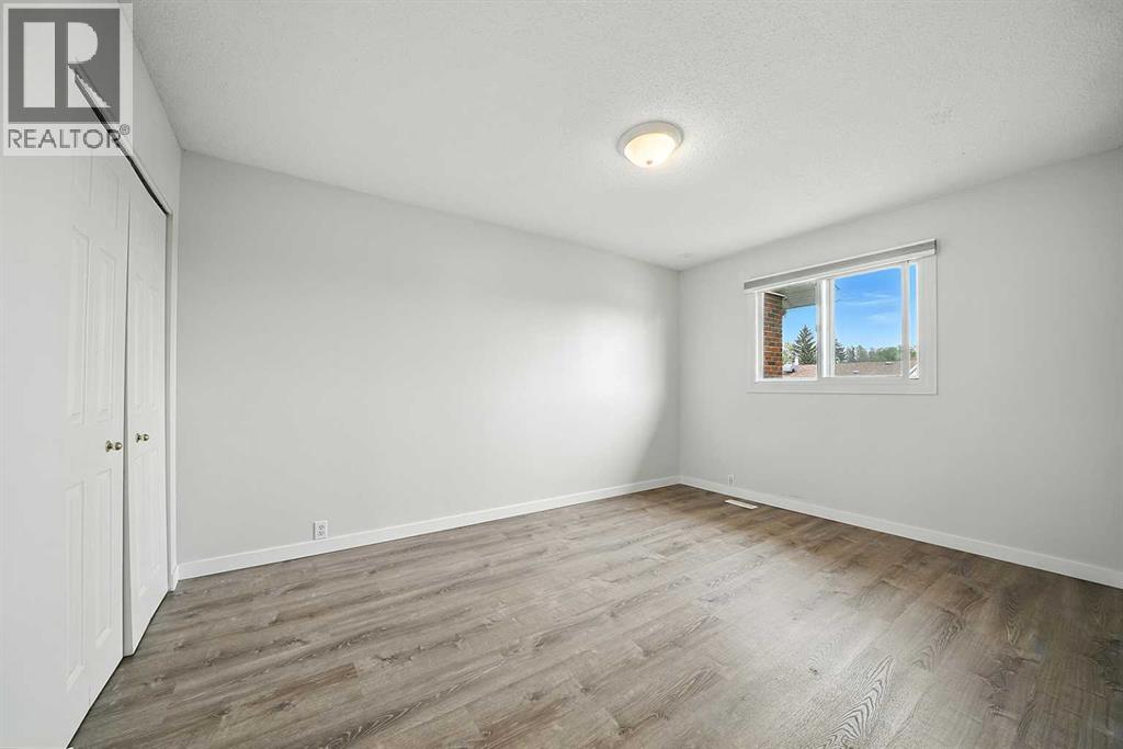 Photo 4 of 13 15 Stanton Street, Red Deer AB