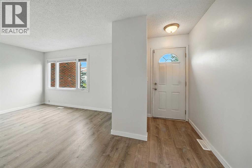 Photo 8 of 13 15 Stanton Street, Red Deer AB