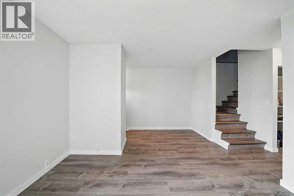 Photo 5 of 13 15 Stanton Street, Red Deer AB