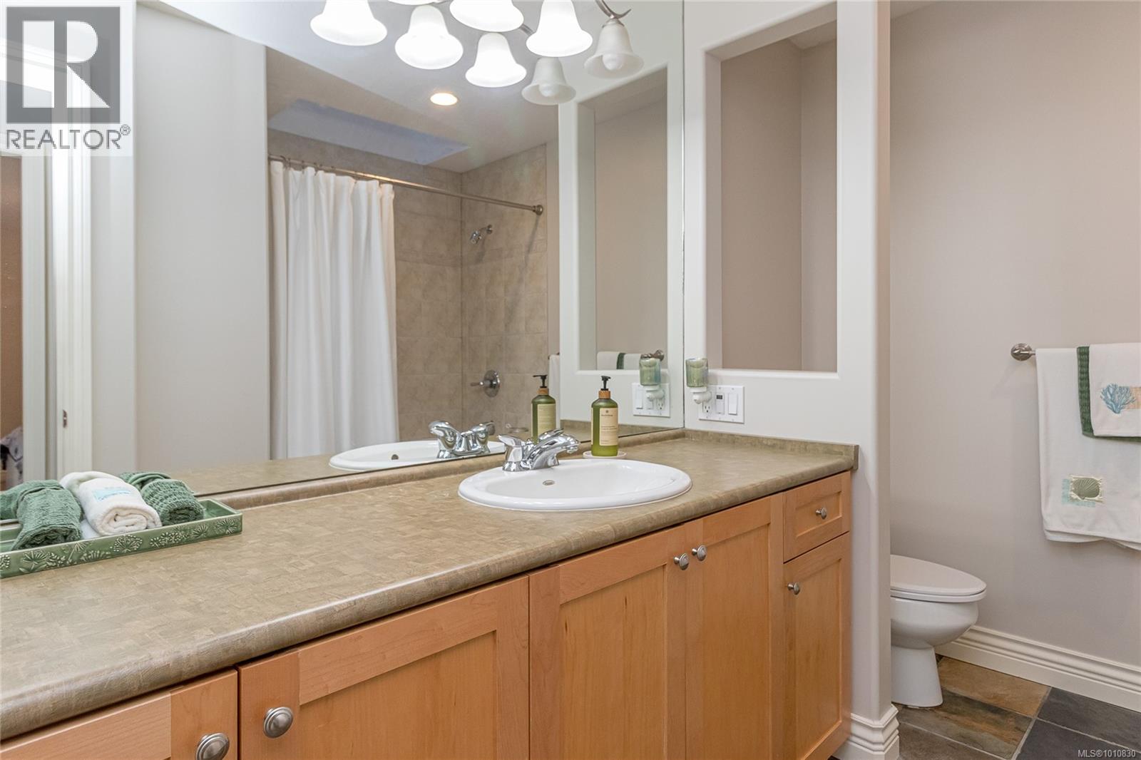Photo 10 of 1283 Roberton Blvd, French Creek BC