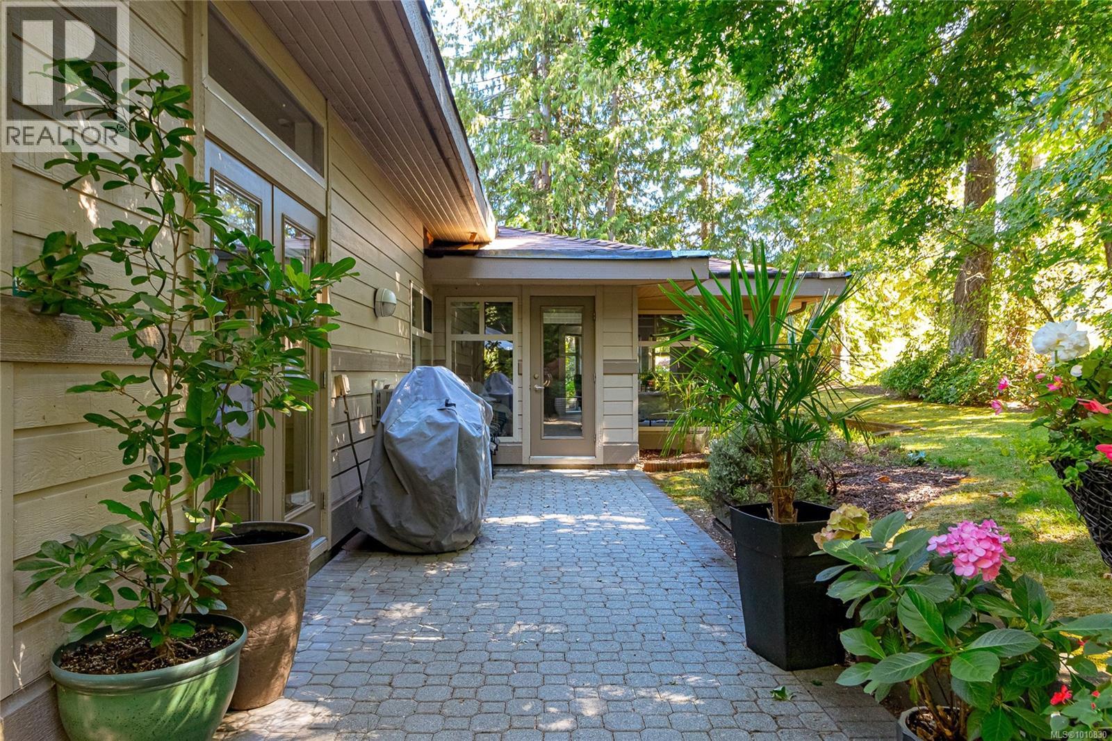 Photo 31 of 1283 Roberton Blvd, French Creek BC