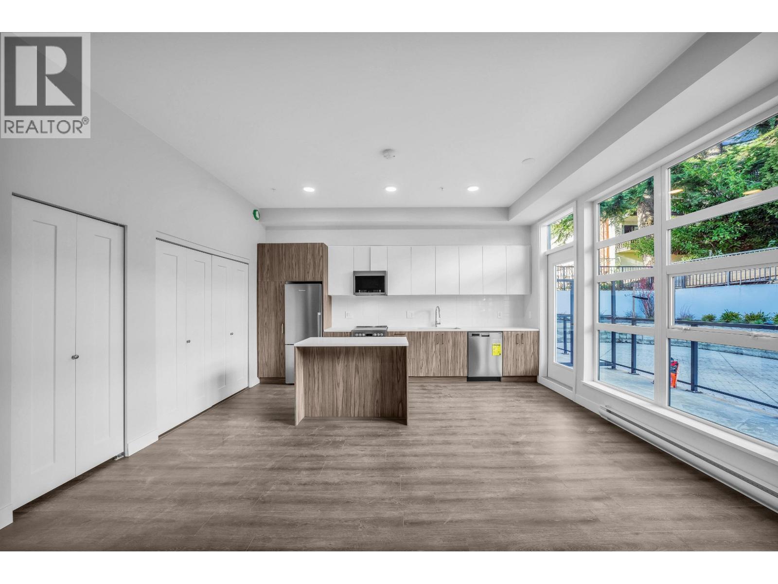 Photo 4 of 201 395 Ellesmere Avenue, Burnaby BC