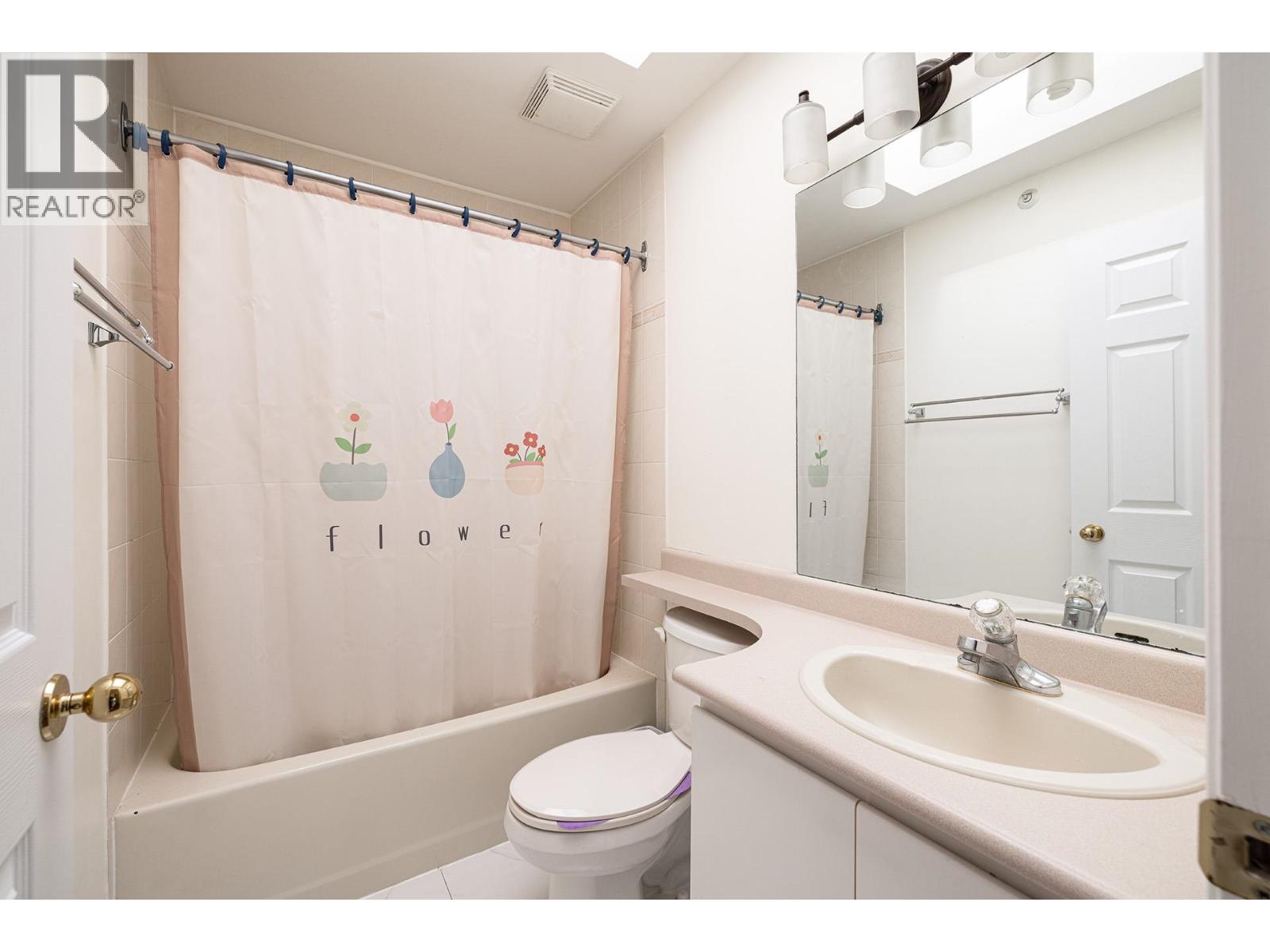 Photo 10 of 8573 Laurel Street, Vancouver BC