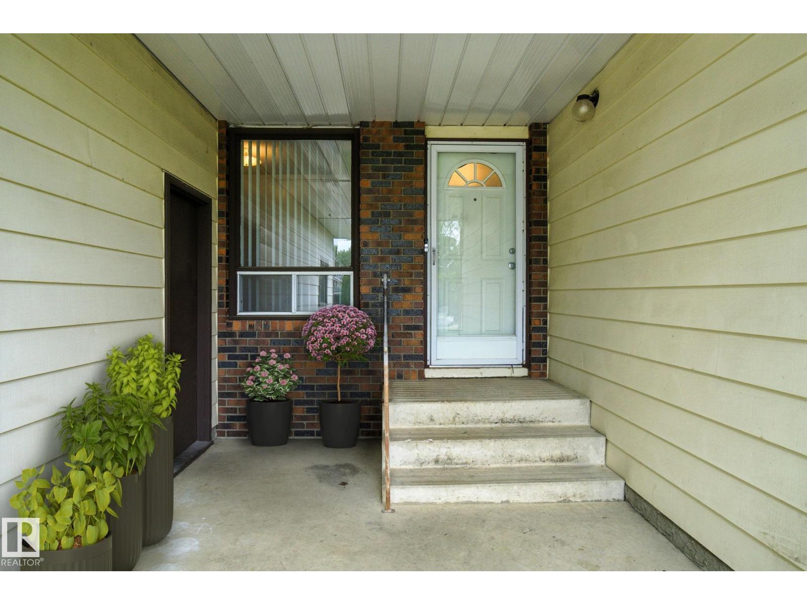 Photo 3 of 5501 54 Av, Beaumont AB