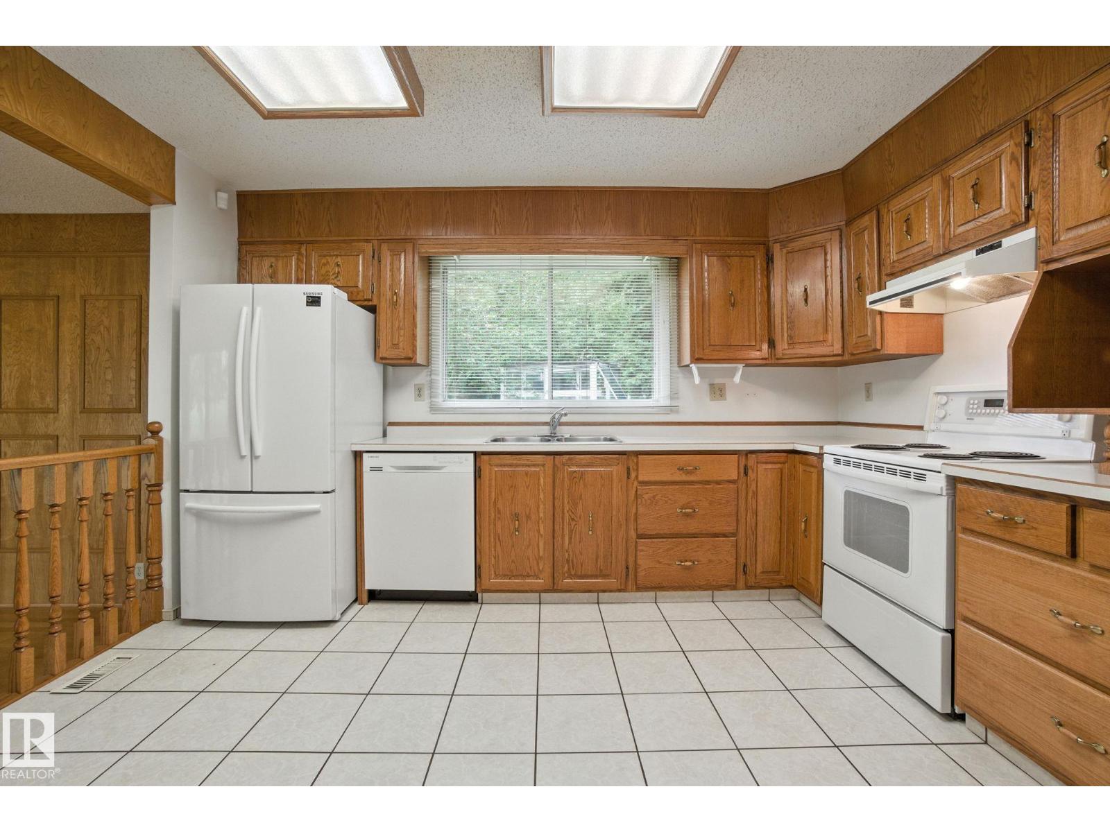 Photo 9 of 5501 54 Av, Beaumont AB
