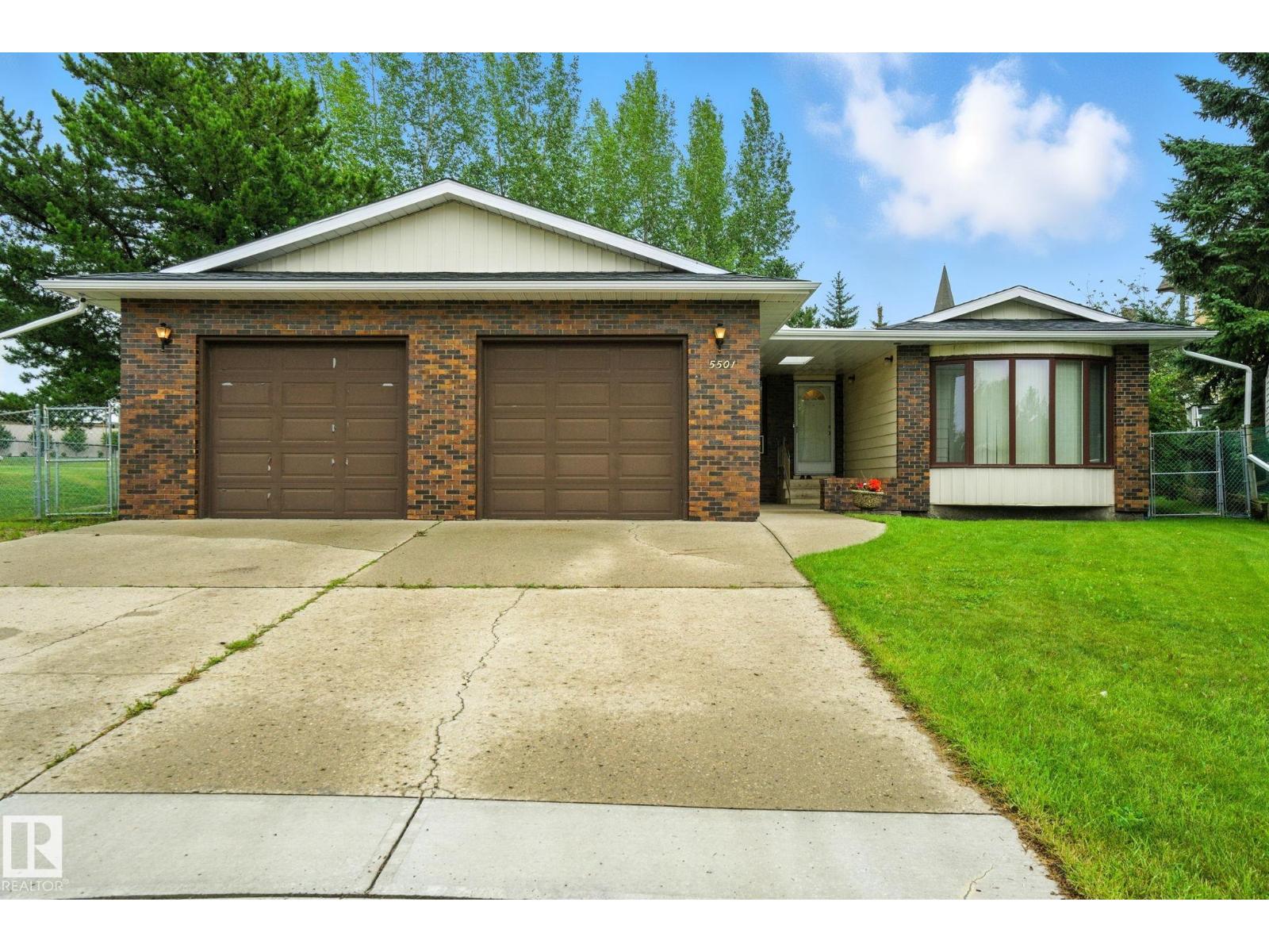 Photo 1 of 5501 54 Av, Beaumont AB
