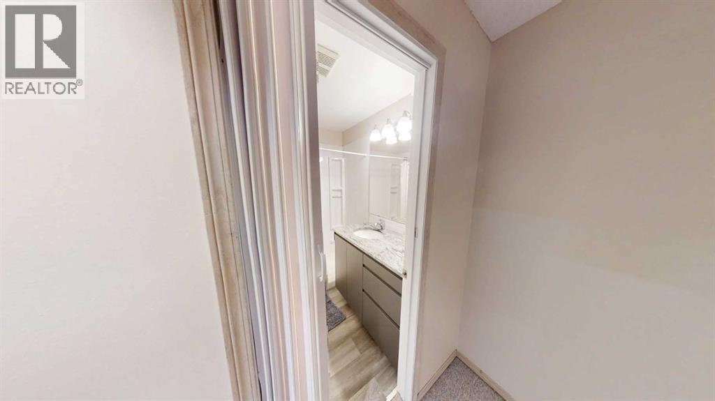 Single Family House for Sale in  Chaparral Drive SE Chaparral Calgary 