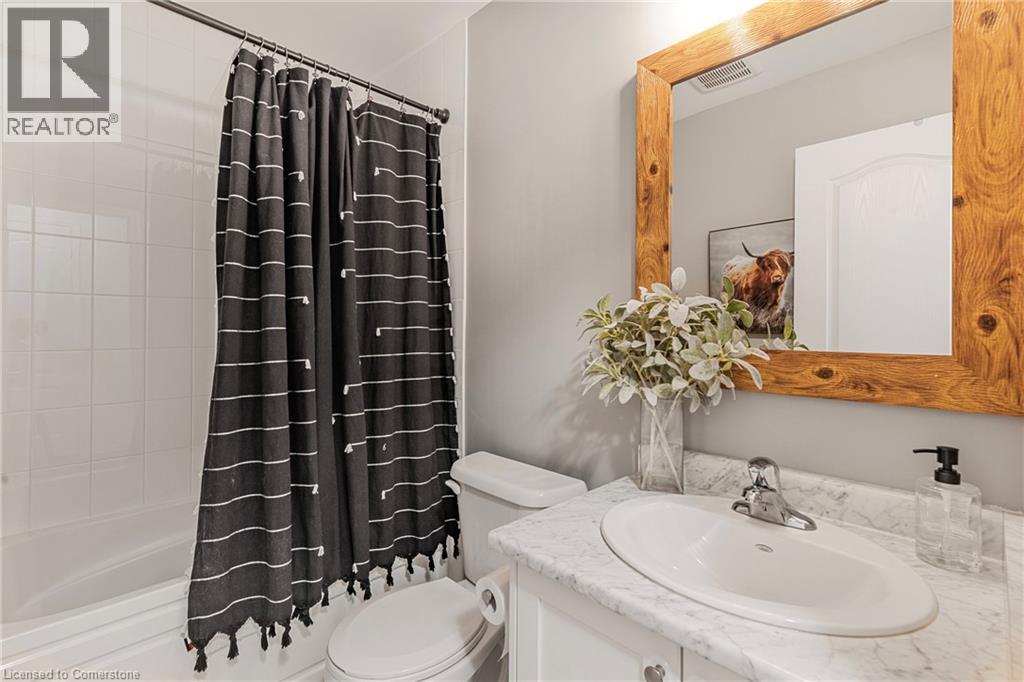 Photo 15 of 154 Maclachlan Avenue, Caledonia ON