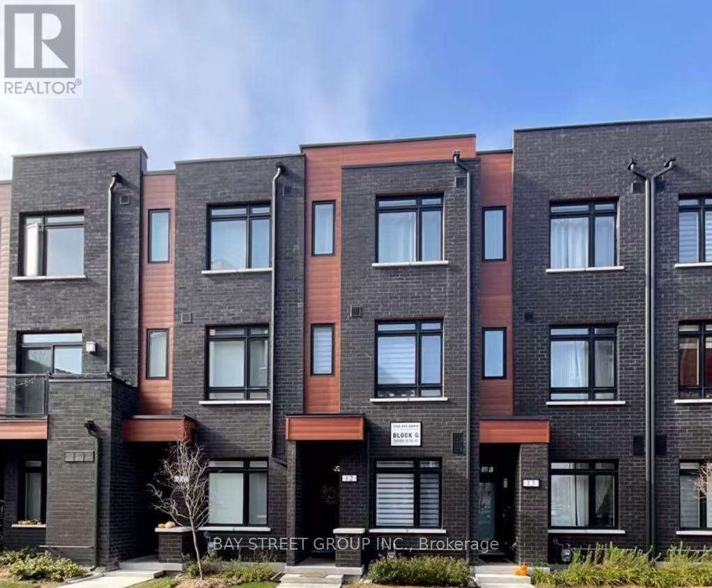 Photo 7 of 12 370 G Red Maple Road, Richmond Hill ON