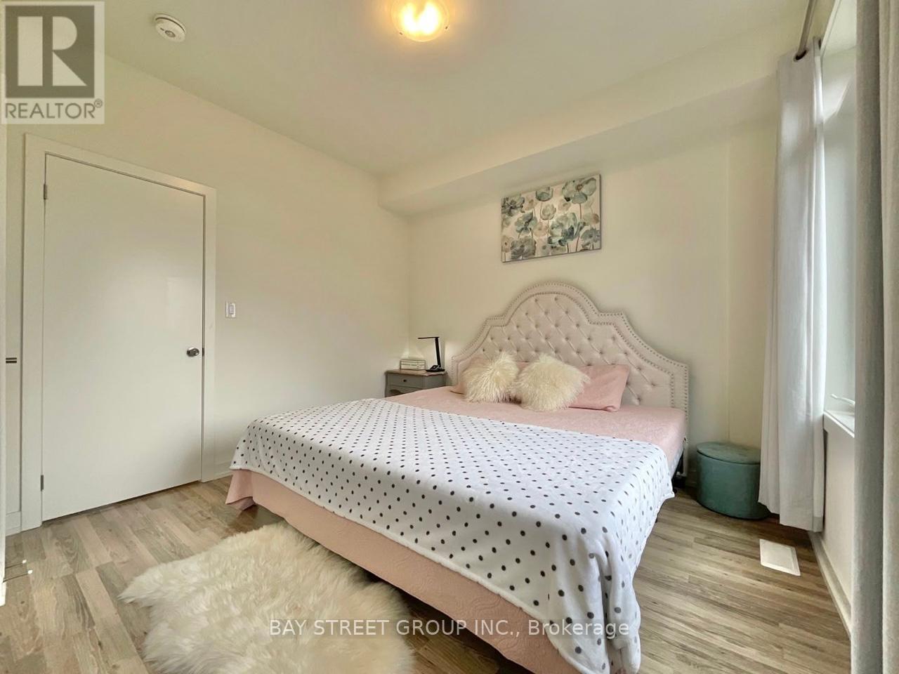 Photo 8 of 12 370 G Red Maple Road, Richmond Hill ON