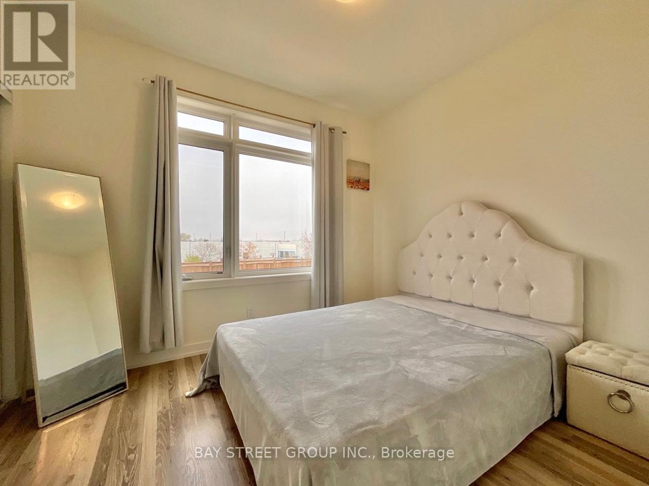 Photo 25 of 12 370 G Red Maple Road, Richmond Hill ON
