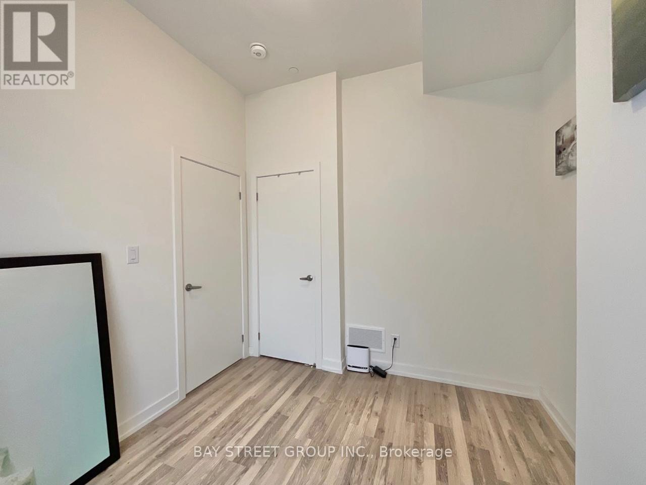 Photo 22 of 12 370 G Red Maple Road, Richmond Hill ON