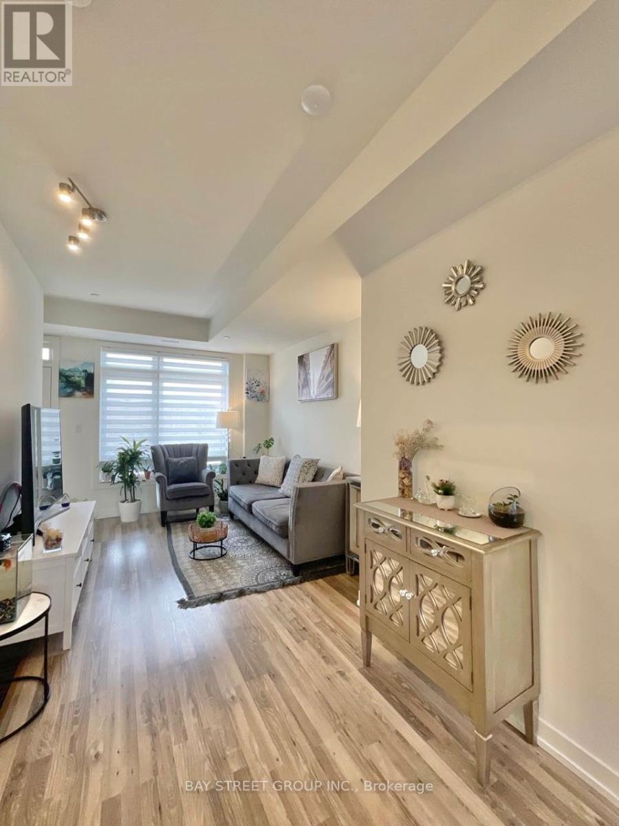 Photo 21 of 12 370 G Red Maple Road, Richmond Hill ON