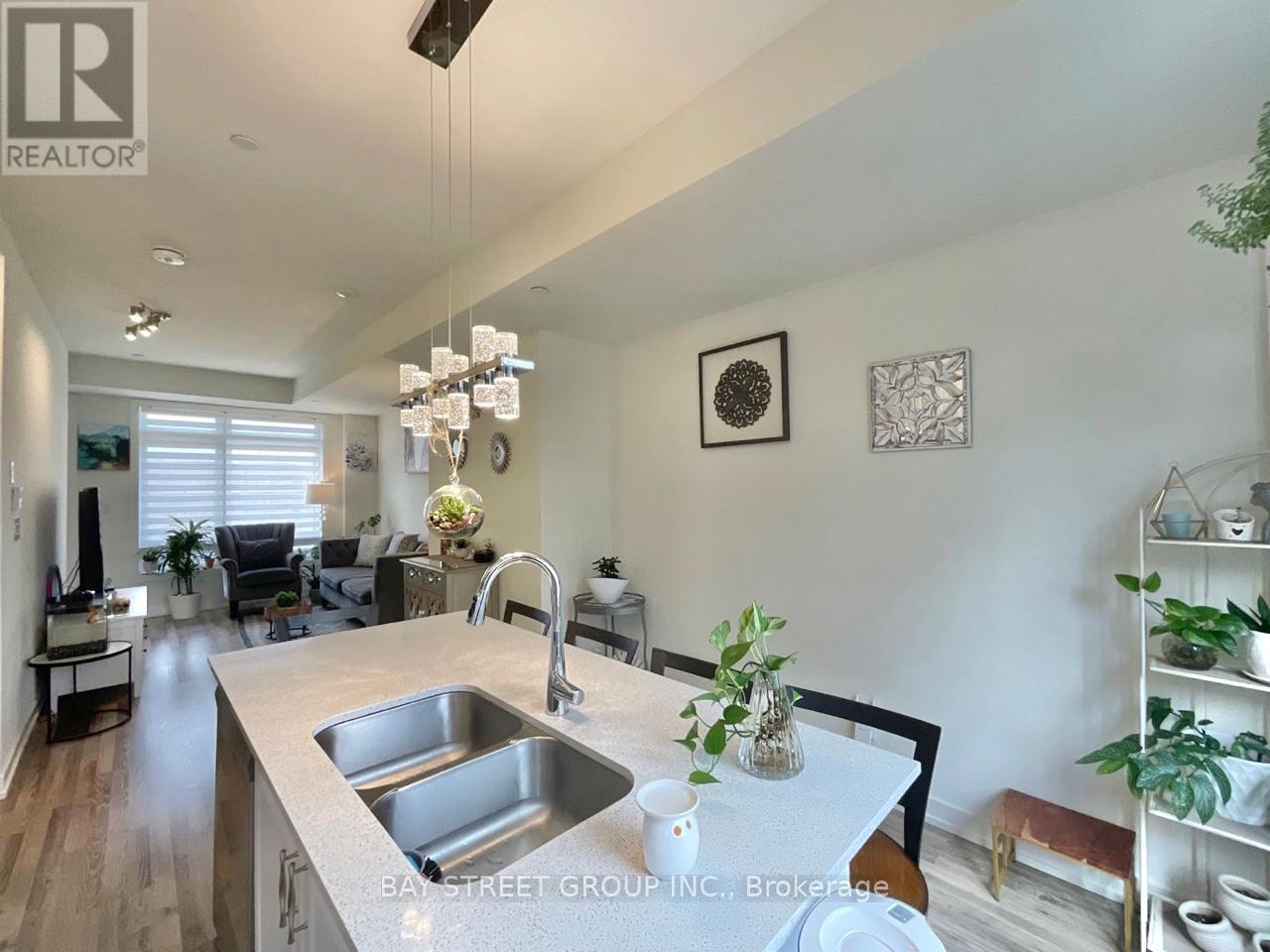 Photo 23 of 12 370 G Red Maple Road, Richmond Hill ON