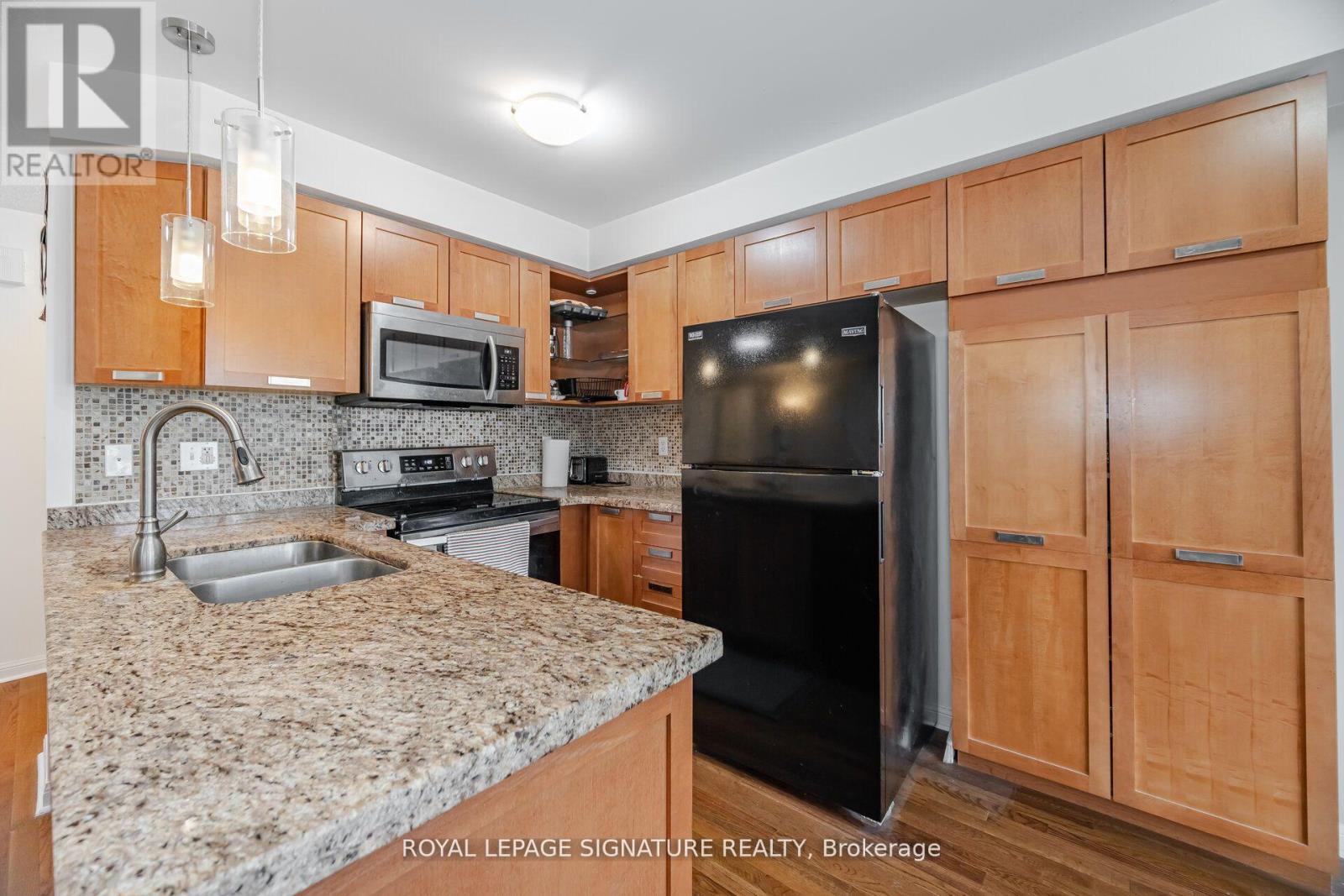 Photo 11 of 1 613 Dundas Street, Mississauga ON
