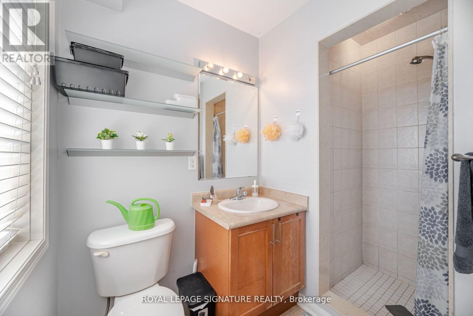 Photo 17 of 1 613 Dundas Street, Mississauga ON