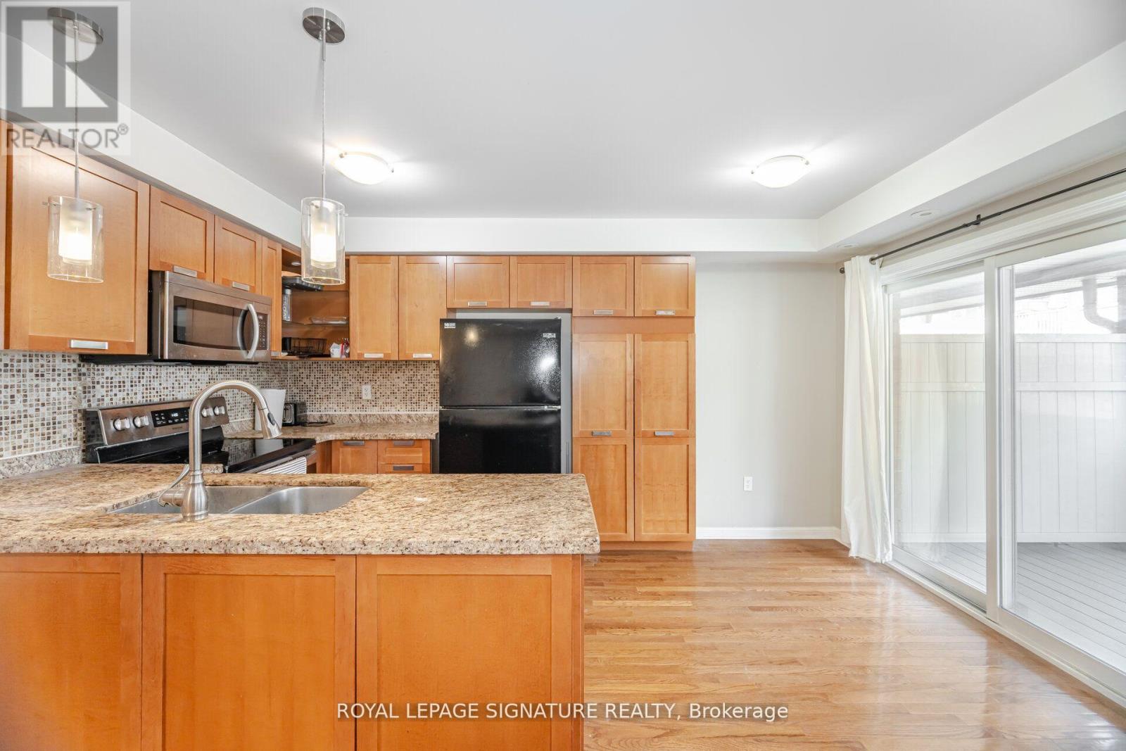 Photo 9 of 1 613 Dundas Street, Mississauga ON
