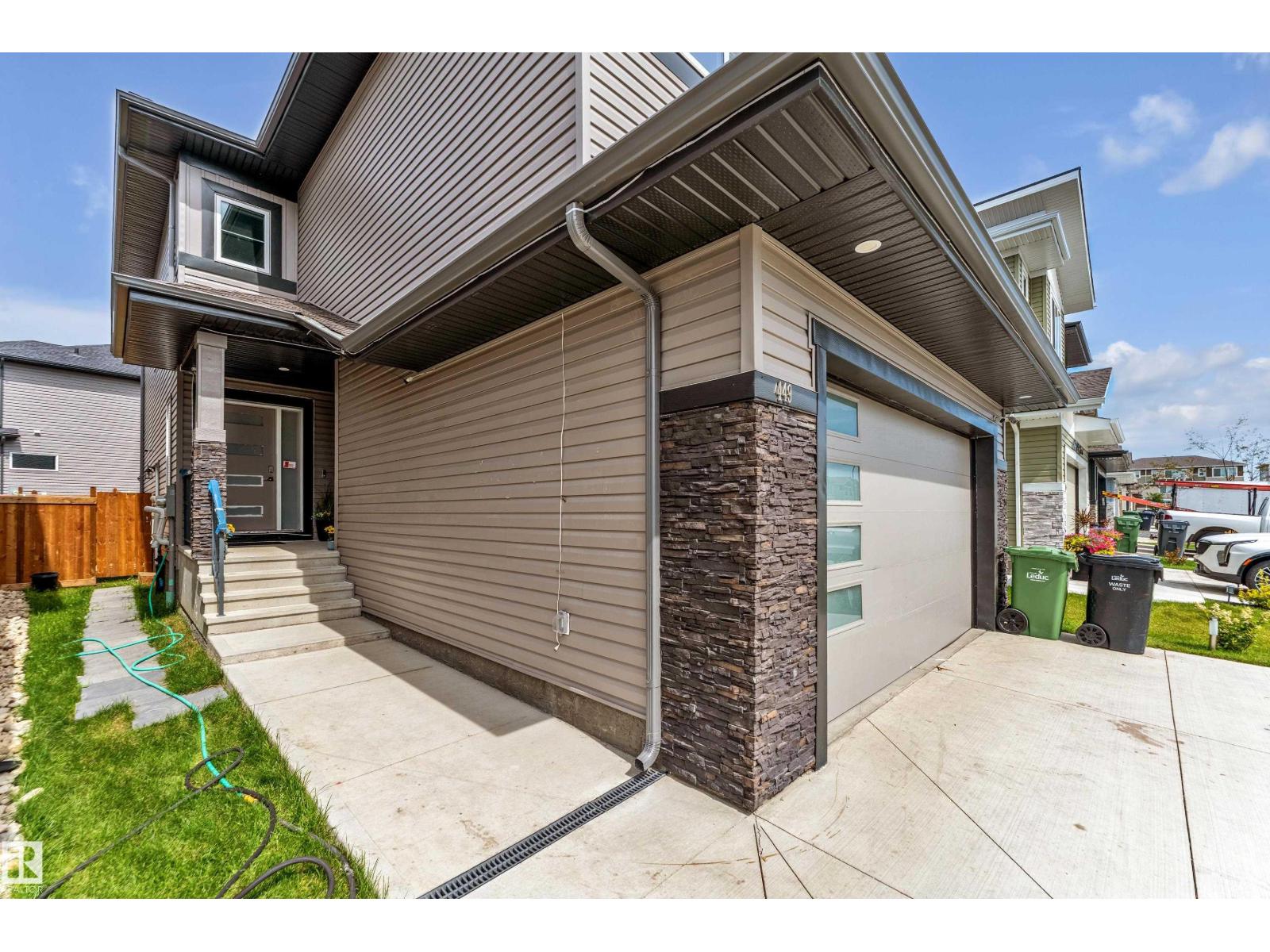 Photo 3 of 449 Roberts Cr, Leduc AB