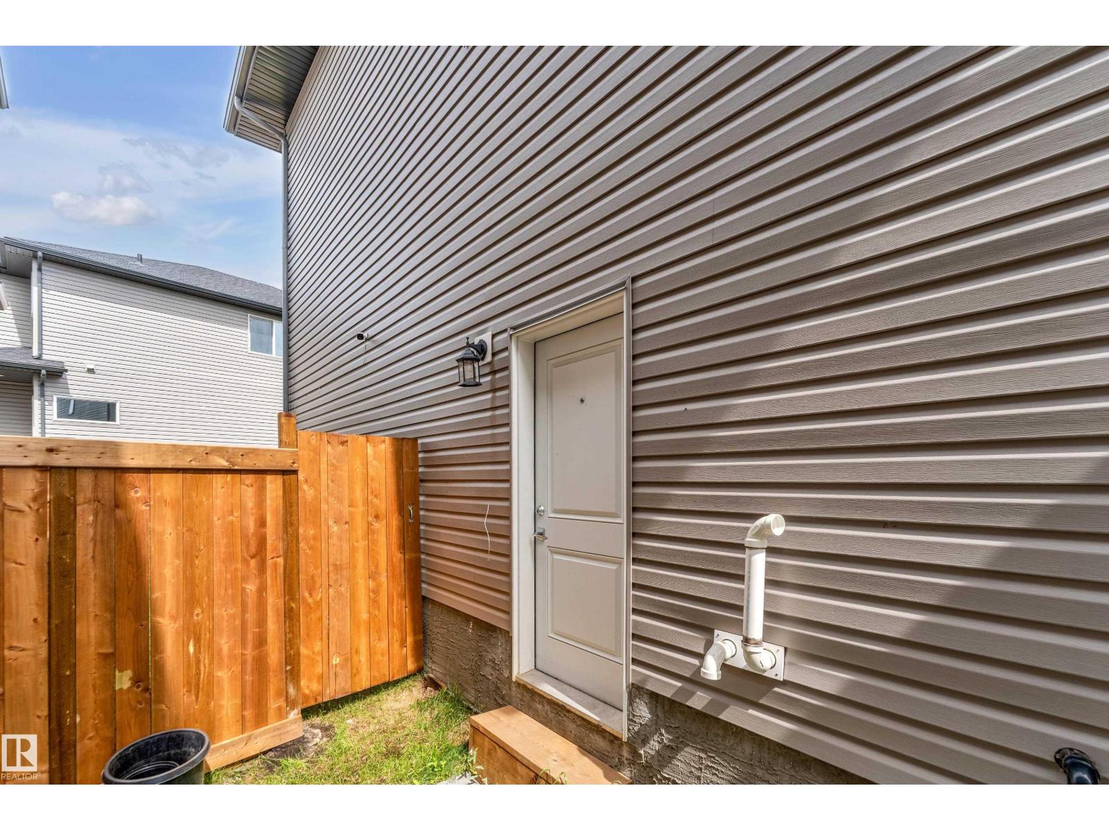 Photo 4 of 449 Roberts Cr, Leduc AB