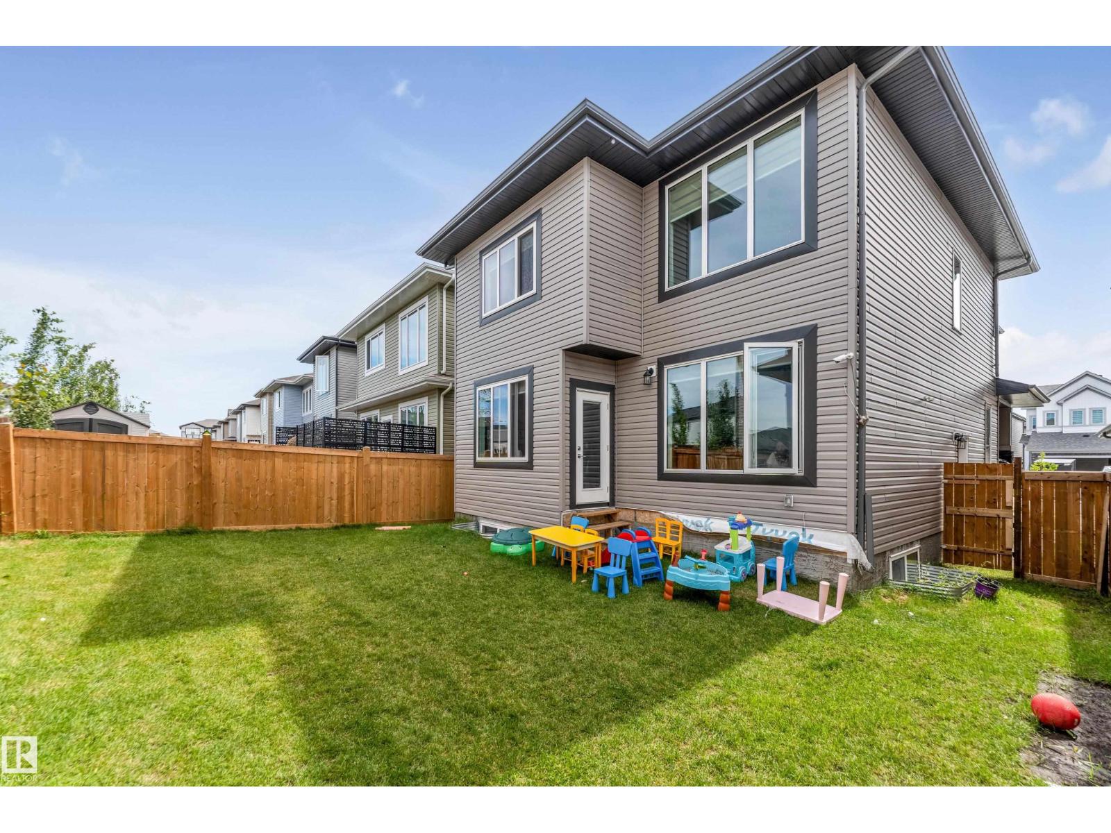 Photo 5 of 449 Roberts Cr, Leduc AB