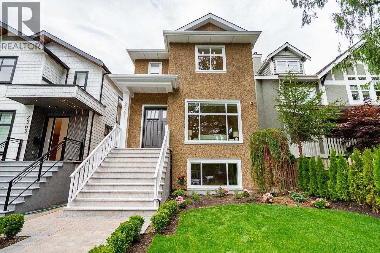 Photo 5 of 2561 W 2nd Avenue, Vancouver BC
