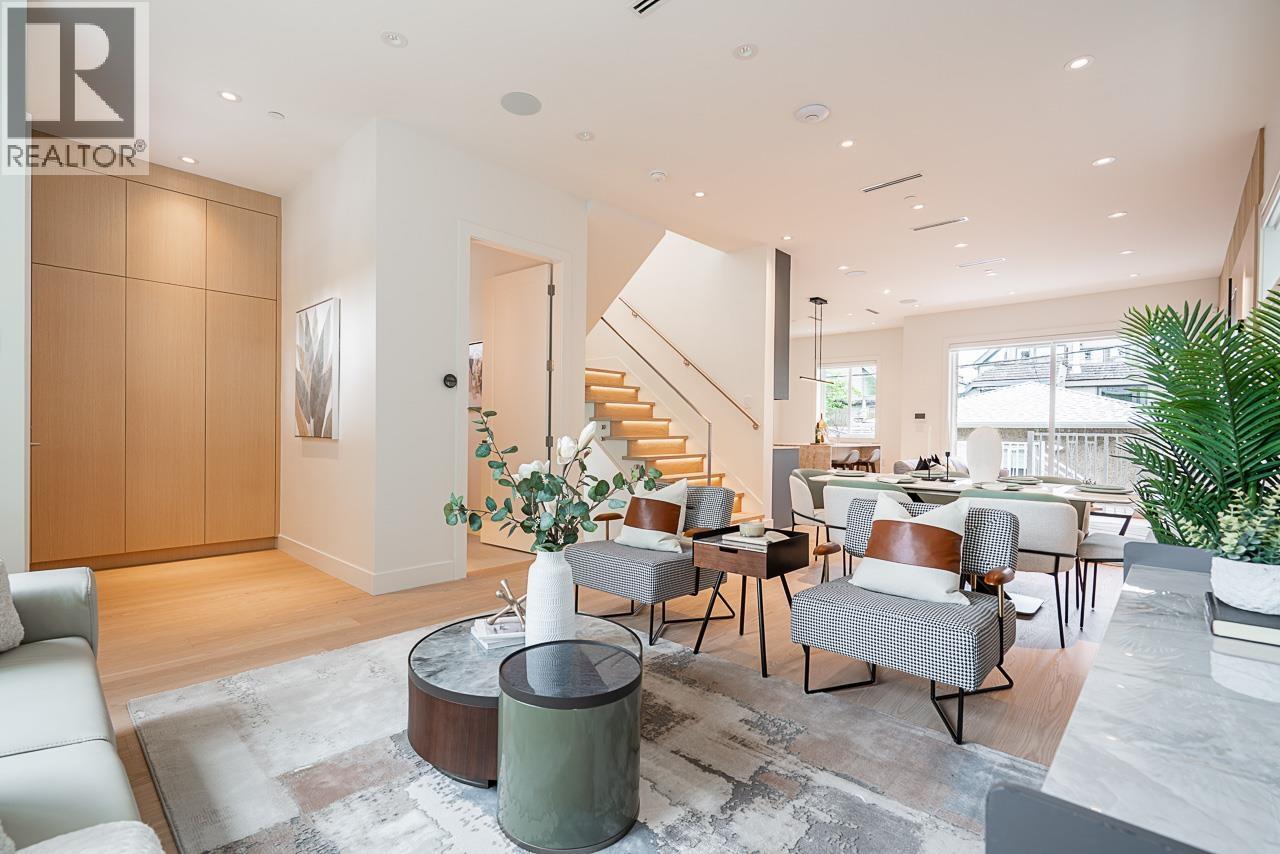 Photo 3 of 2561 W 2nd Avenue, Vancouver BC