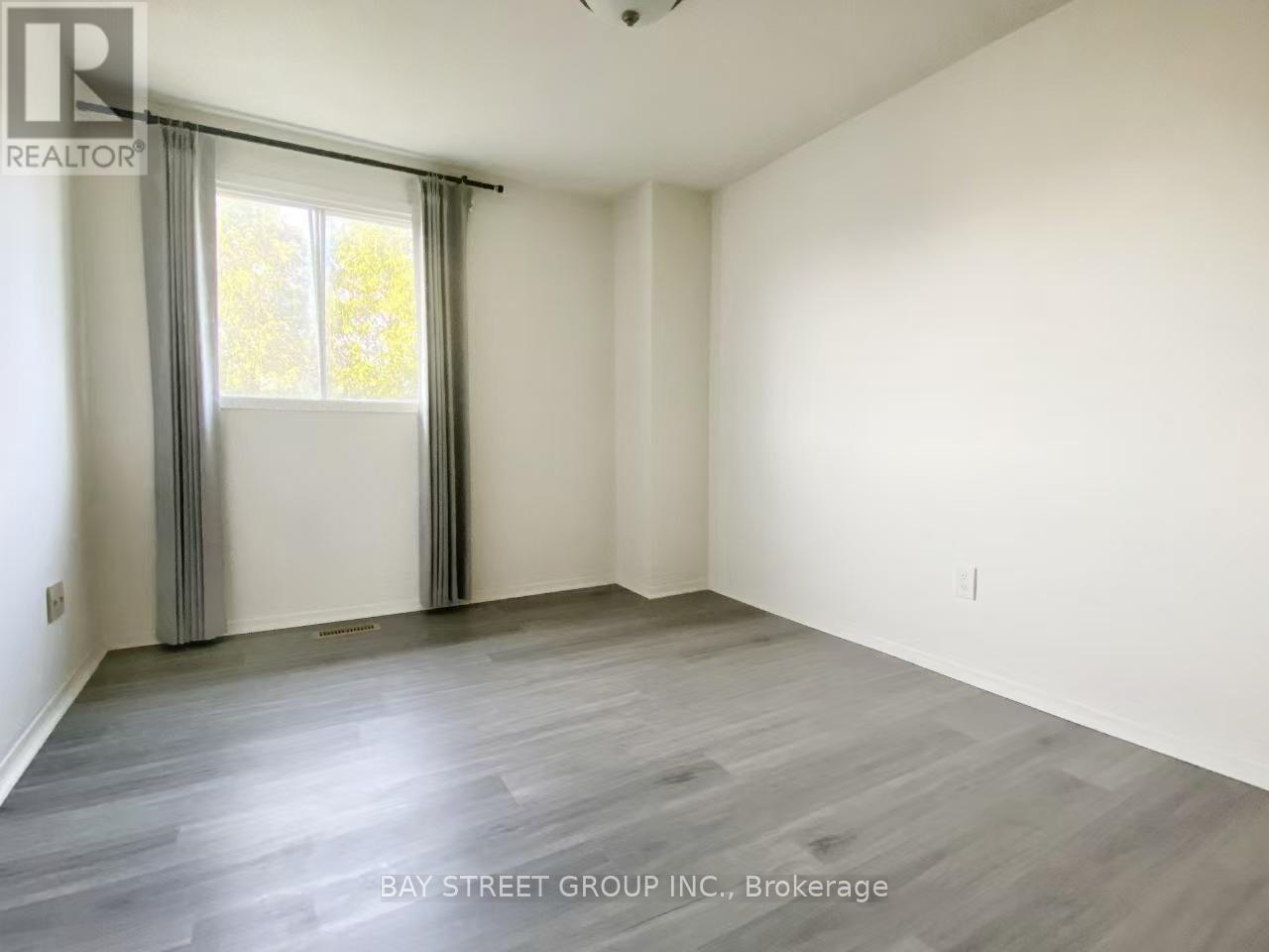 Photo 10 of 68 Hendon Road, Markham ON