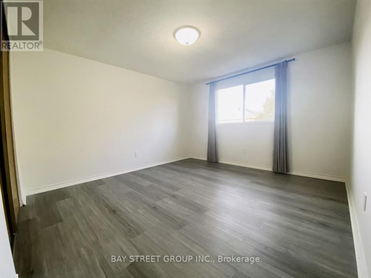 Photo 11 of 68 Hendon Road, Markham ON