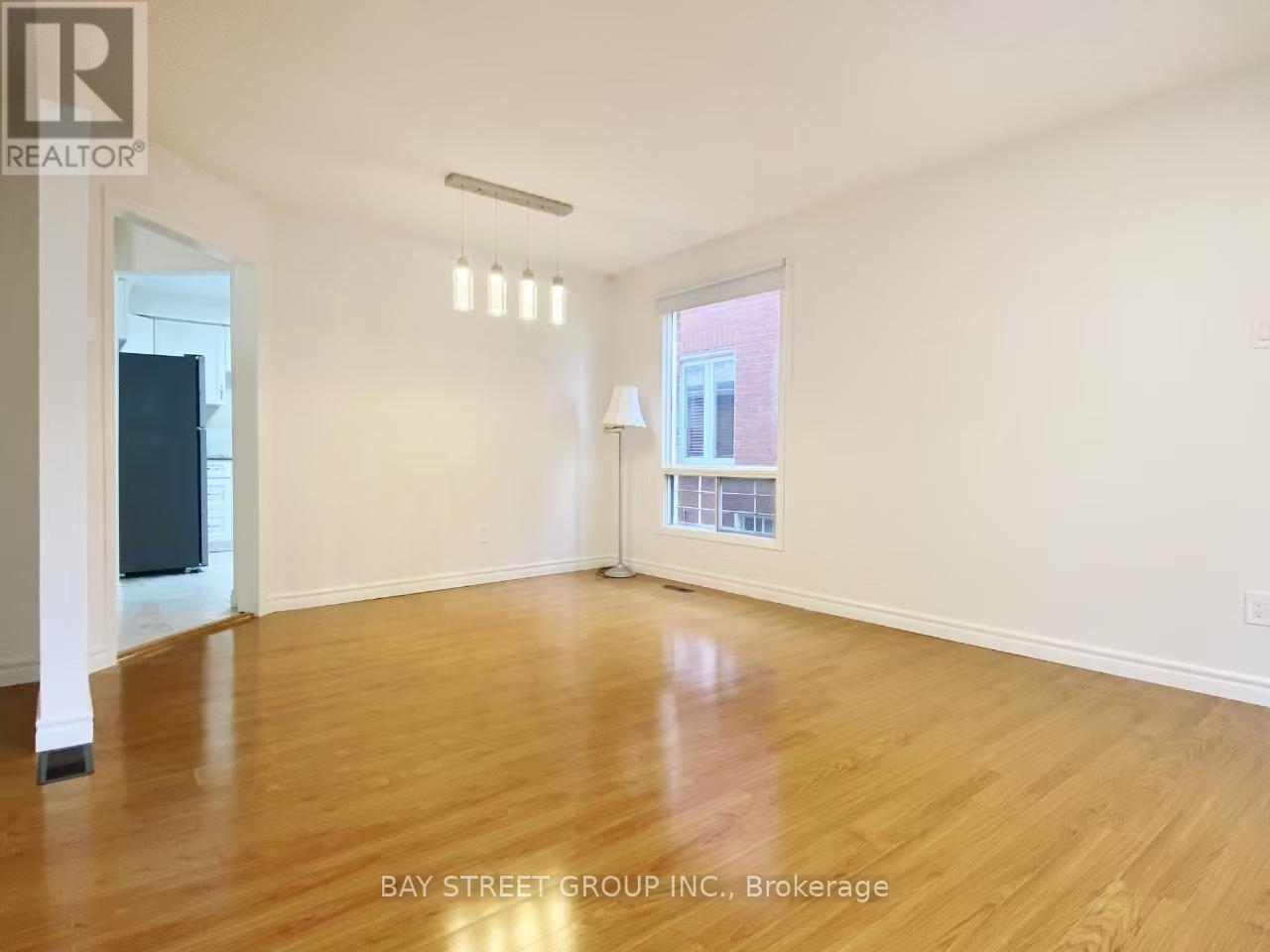 Photo 4 of 68 Hendon Road, Markham ON