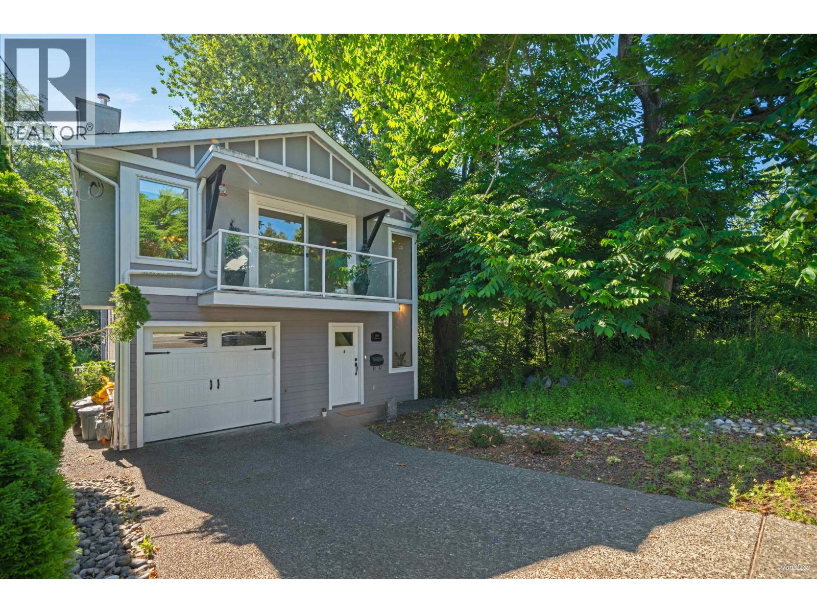 Photo 2 of 1911 Mahon Avenue, North Vancouver BC