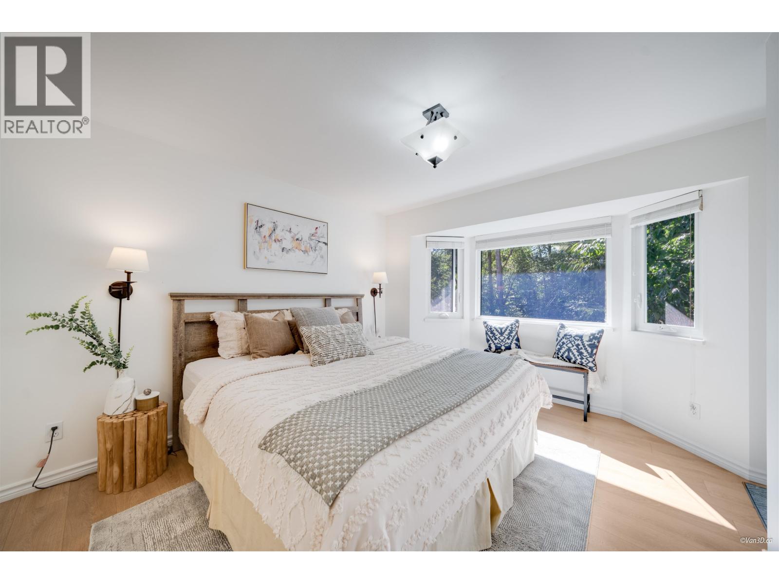 Photo 15 of 1911 Mahon Avenue, North Vancouver BC