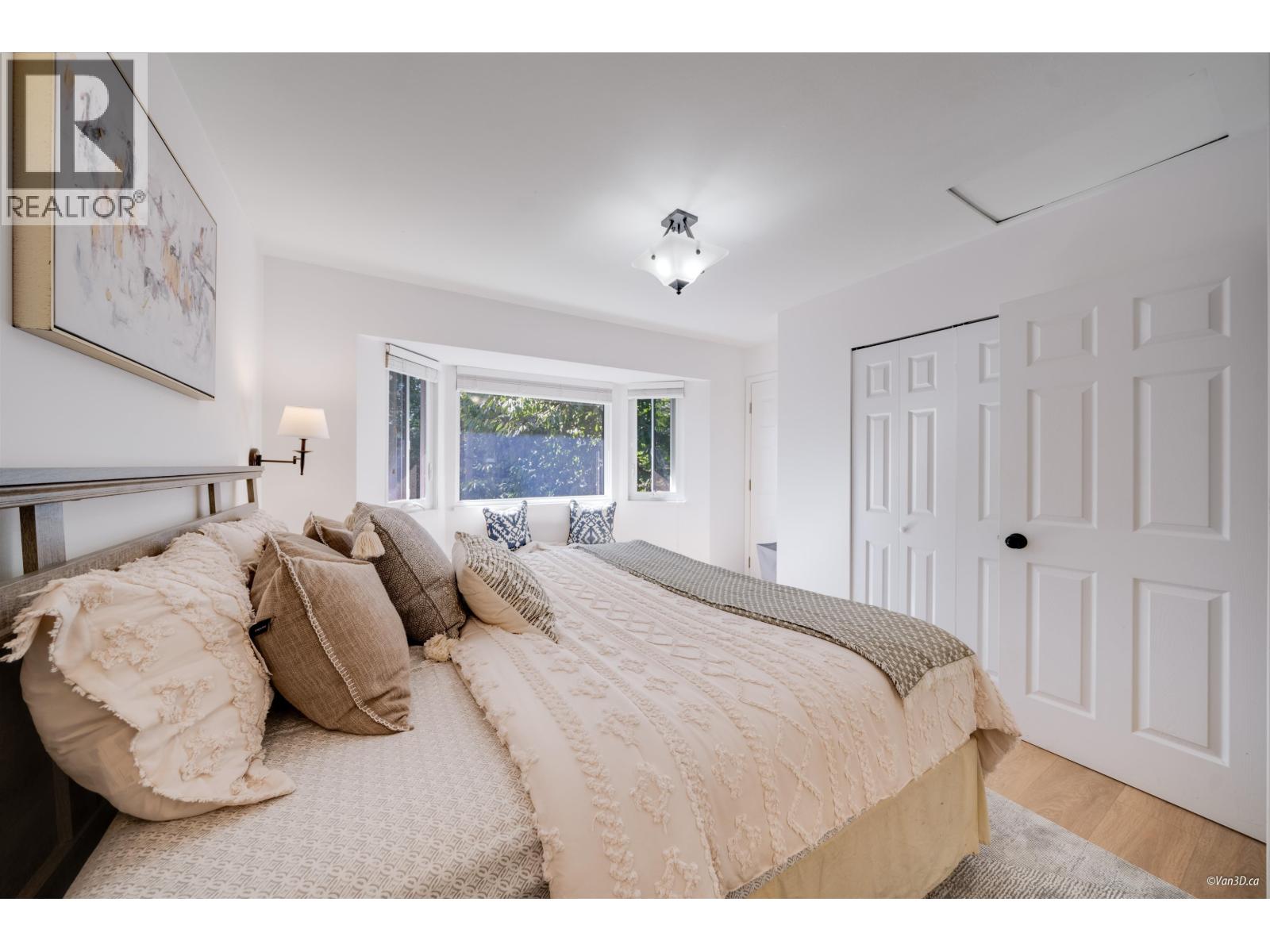 Photo 16 of 1911 Mahon Avenue, North Vancouver BC