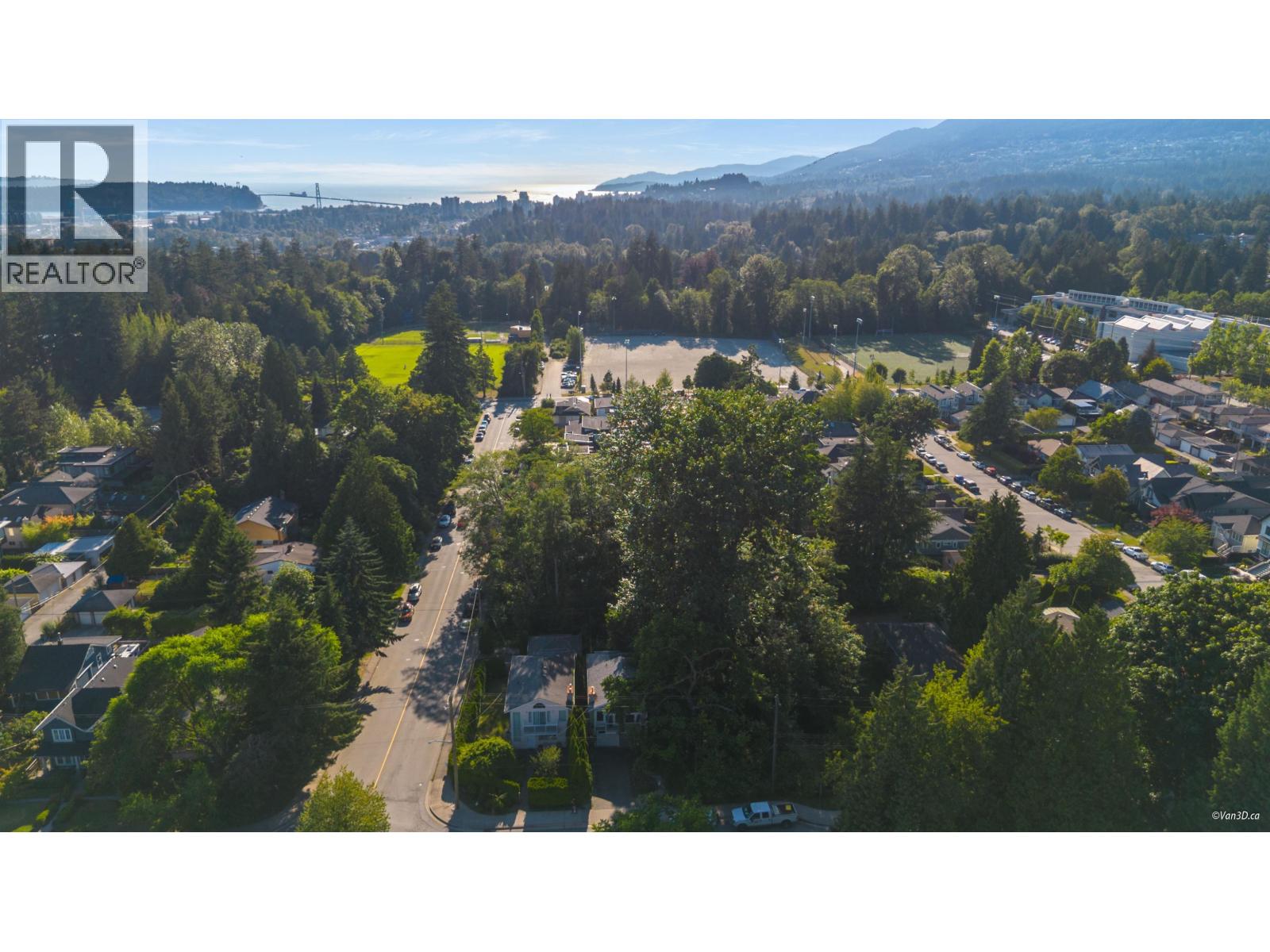Photo 34 of 1911 Mahon Avenue, North Vancouver BC