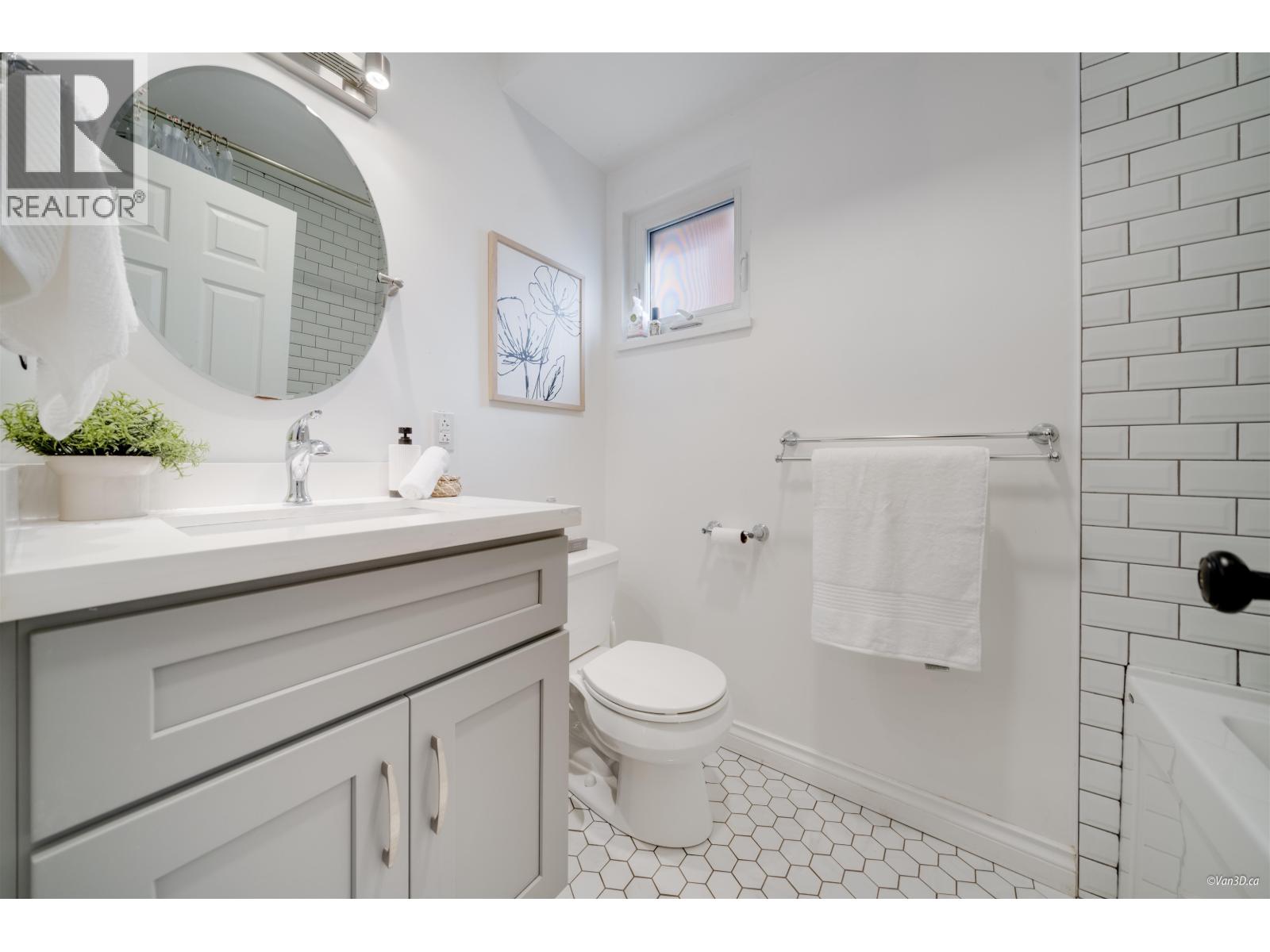 Photo 22 of 1911 Mahon Avenue, North Vancouver BC