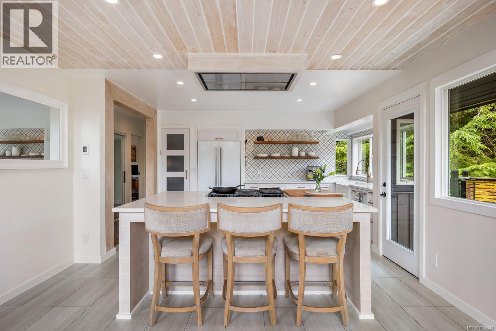 1975 Clamshell Dr, Gabriola Island
