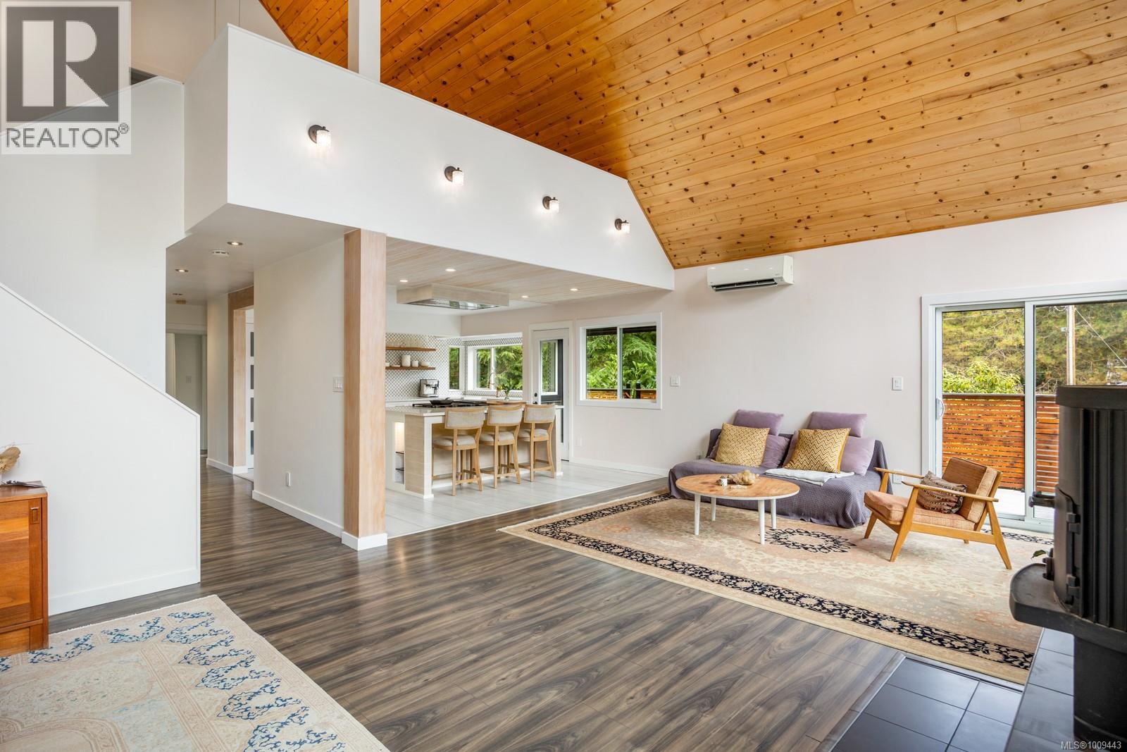1975 Clamshell Dr, Gabriola Island